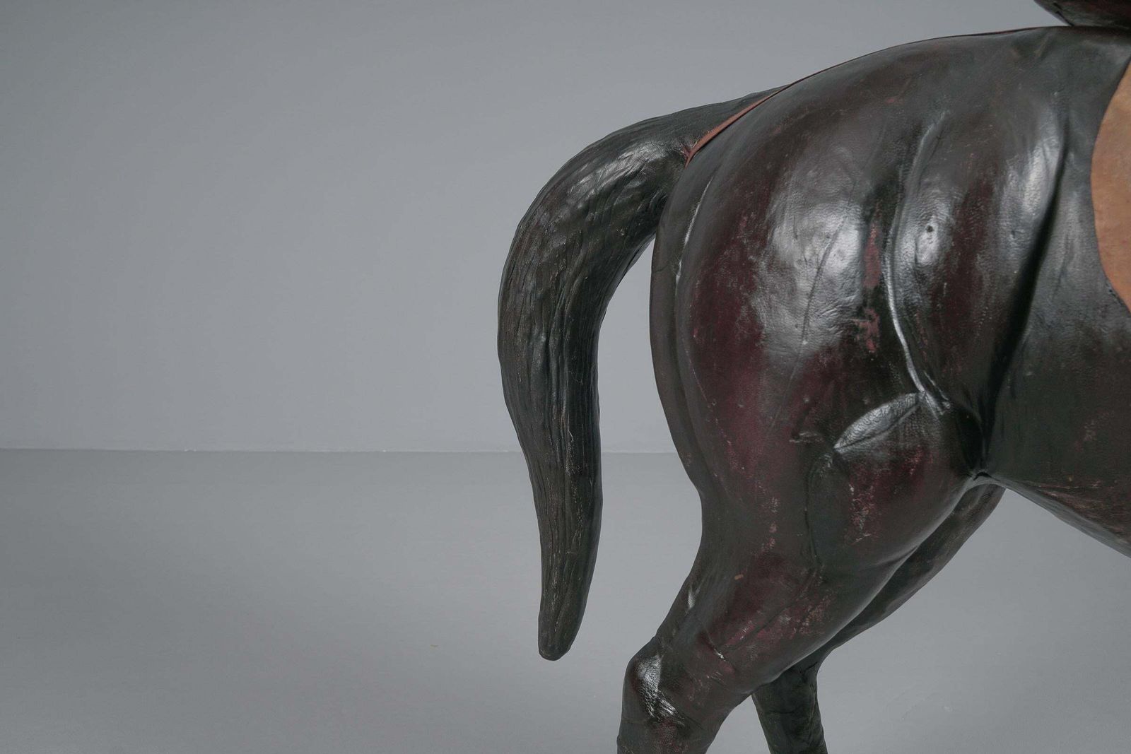 photo vinterior Extremely Rare, Huge Lifelike Horse Made Of Leather, 1960s