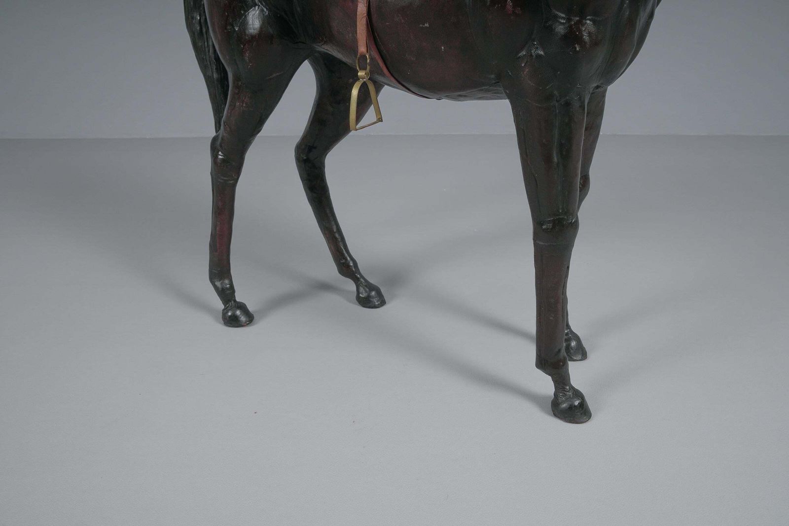 photo vintage Extremely Rare, Huge Lifelike Horse Made Of Leather, 1960s