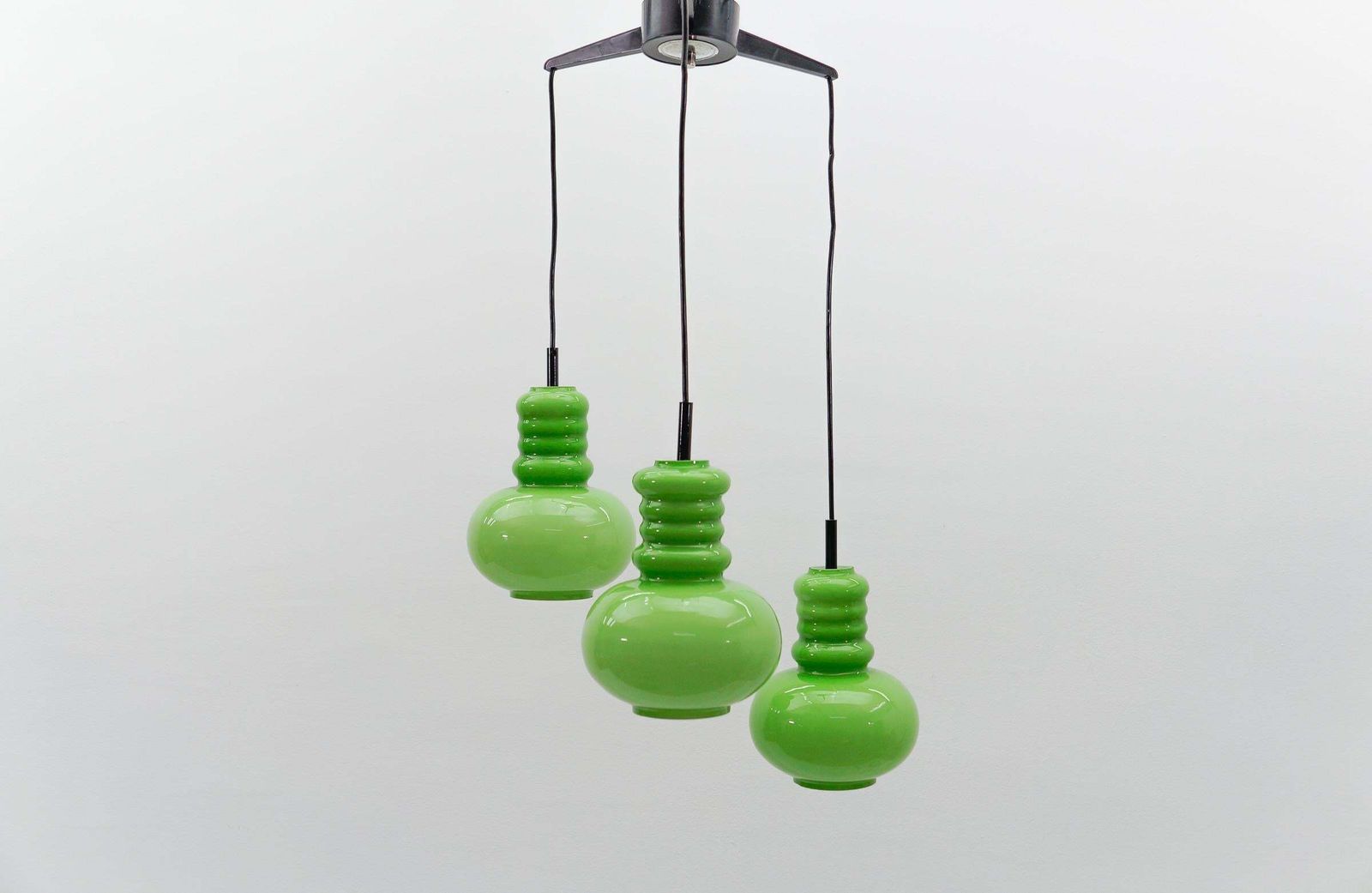 photo vinterior Lovely 3 Light Apple Green Glass Cascading Lamp By Peill & Putzler, 1960s