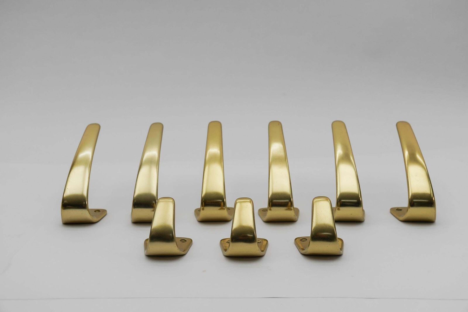 photo vinterior Set Of 18 Midcentury Brass Wall Hooks, Austria, 1950s