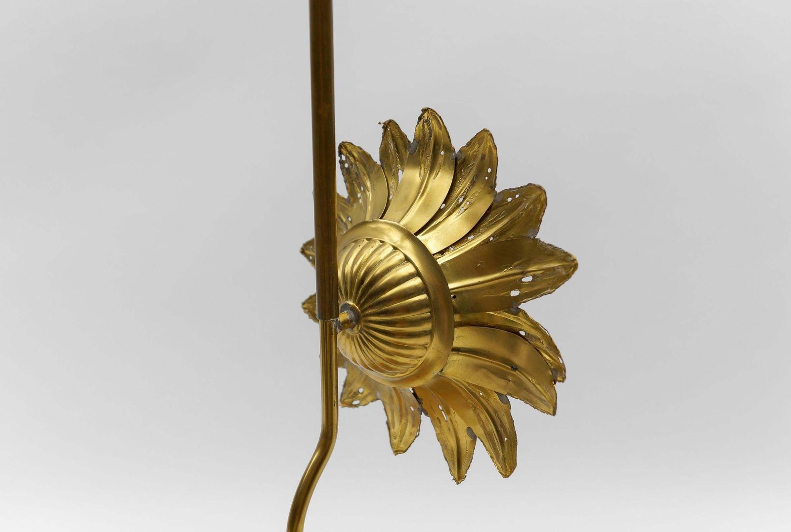 photo vinterior Mid Century Modern Sunflower Table Lamp Made In Brass And Wood, 1960s