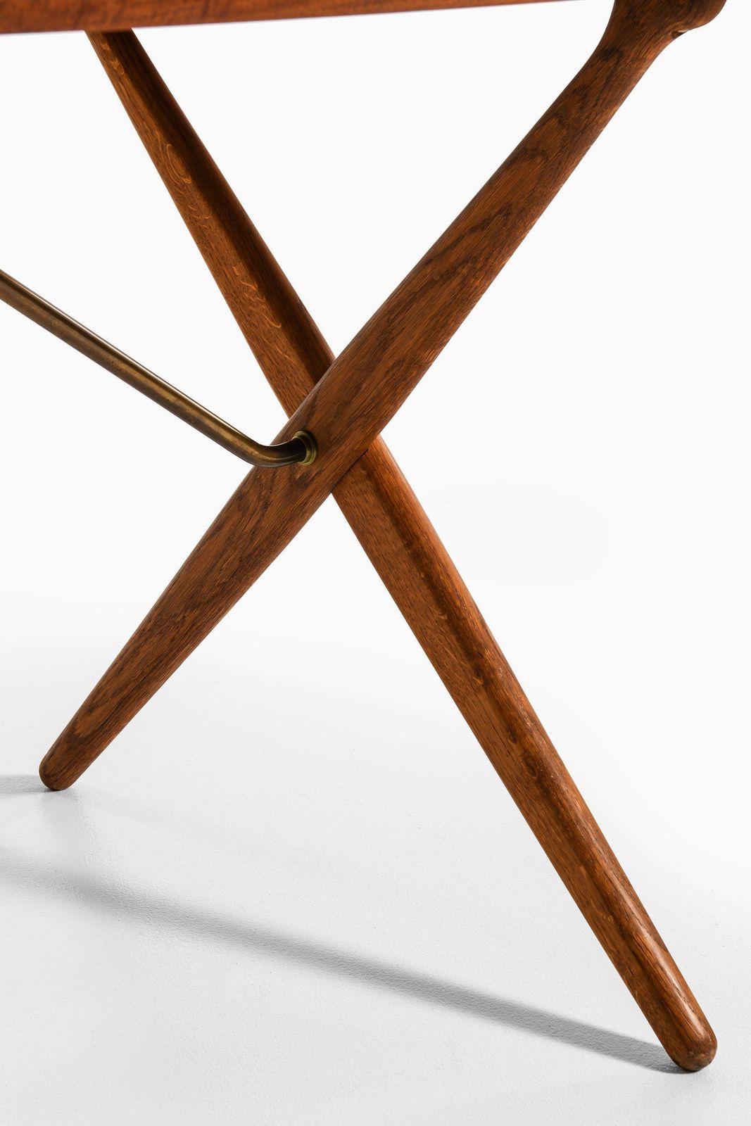 photo furniture Desk In Teak, Oak And Brass By Hans Wegner, 1950's