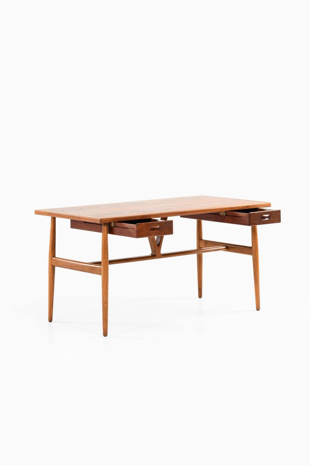 photo vinterior Hans Wegner Desk Model Jh 563 By Cabinetmaker Johannes Hansen In Denmark