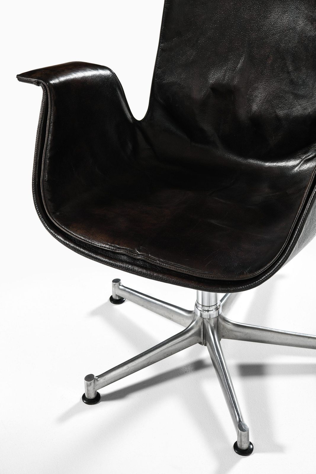 photo furniture Armchairs In Leather And Steel Frame By Preben Fabricius & Jørgen Kastholm, 1969