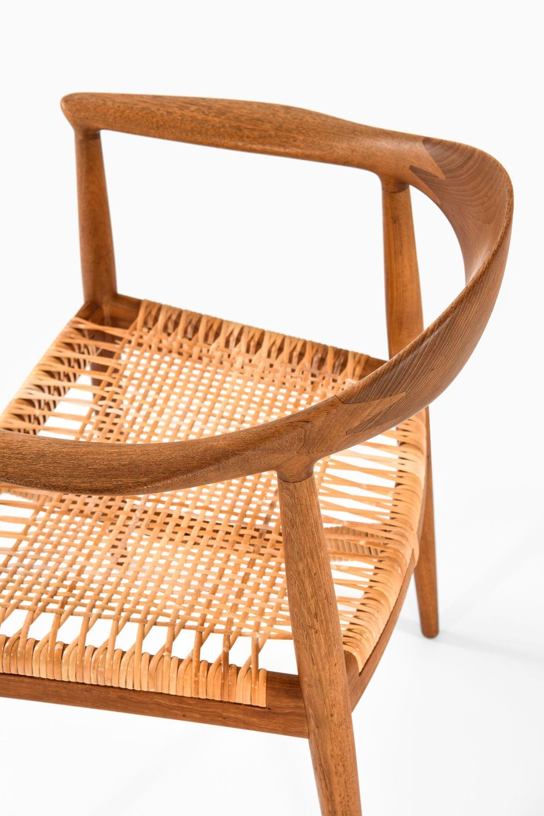 photo furniture Hans Wegner Armchair Model Jh 501 / The Chair By Johannes Hansen In Denmark
