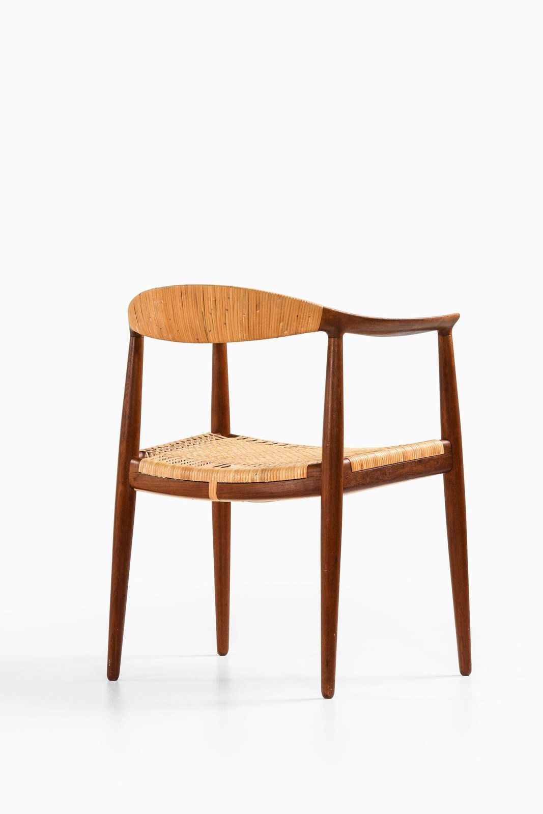 photo furniture Hans Wegner Armchair Model Jh 501 / The Chair By Johannes Hansen In Denmark