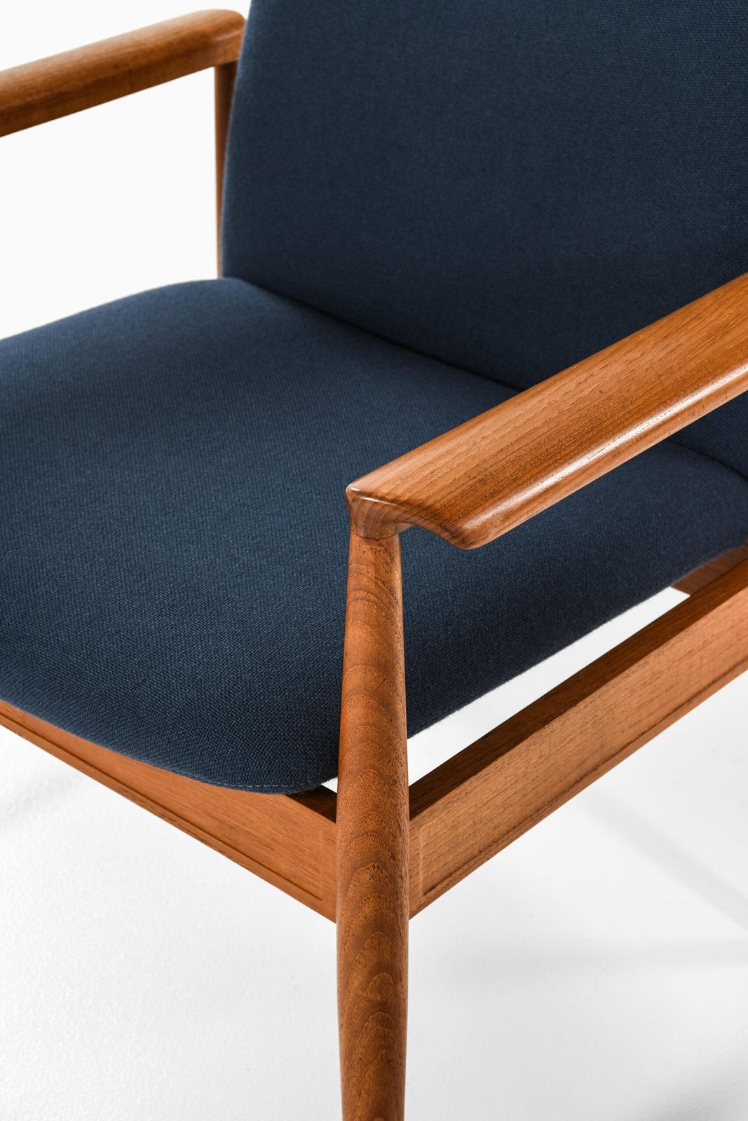 Finn Juhl Armchairs Model Fd 209 / Diplomat Produced By Cado photo vinterior