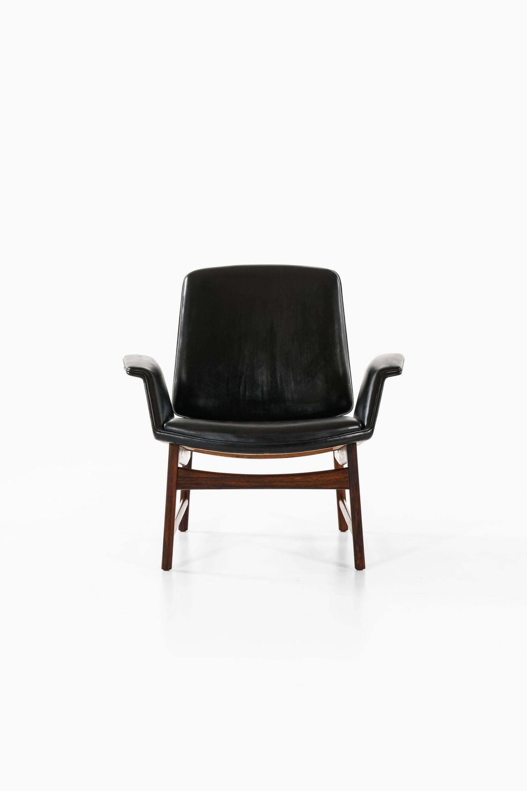Illum Wikkelsø Easy Chair Model 451 By Aarhus Polstrermøbelfabrik In Denmark photo furniture
