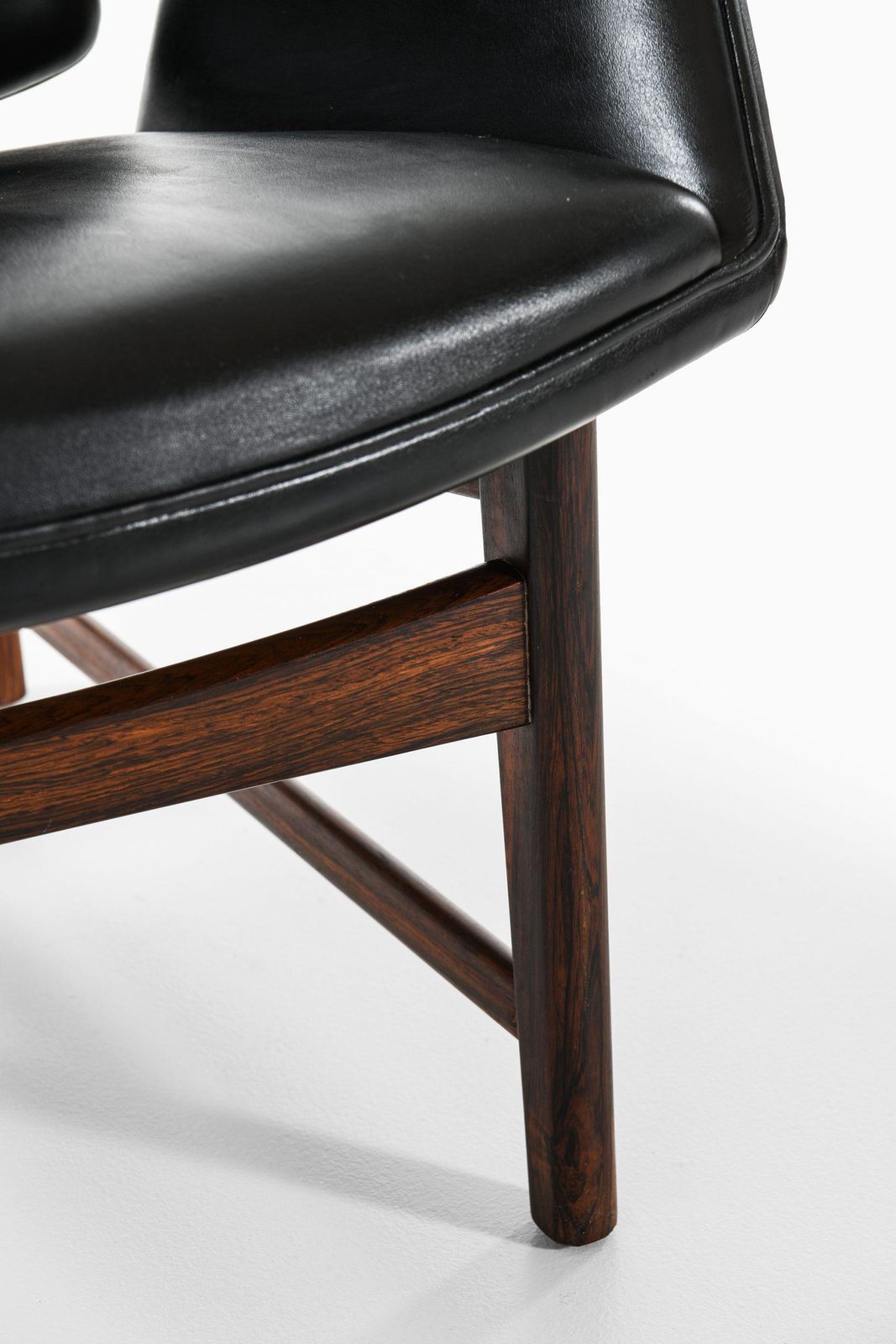 Illum Wikkelsø Easy Chair Model 451 By Aarhus Polstrermøbelfabrik In Denmark photo 6370.0