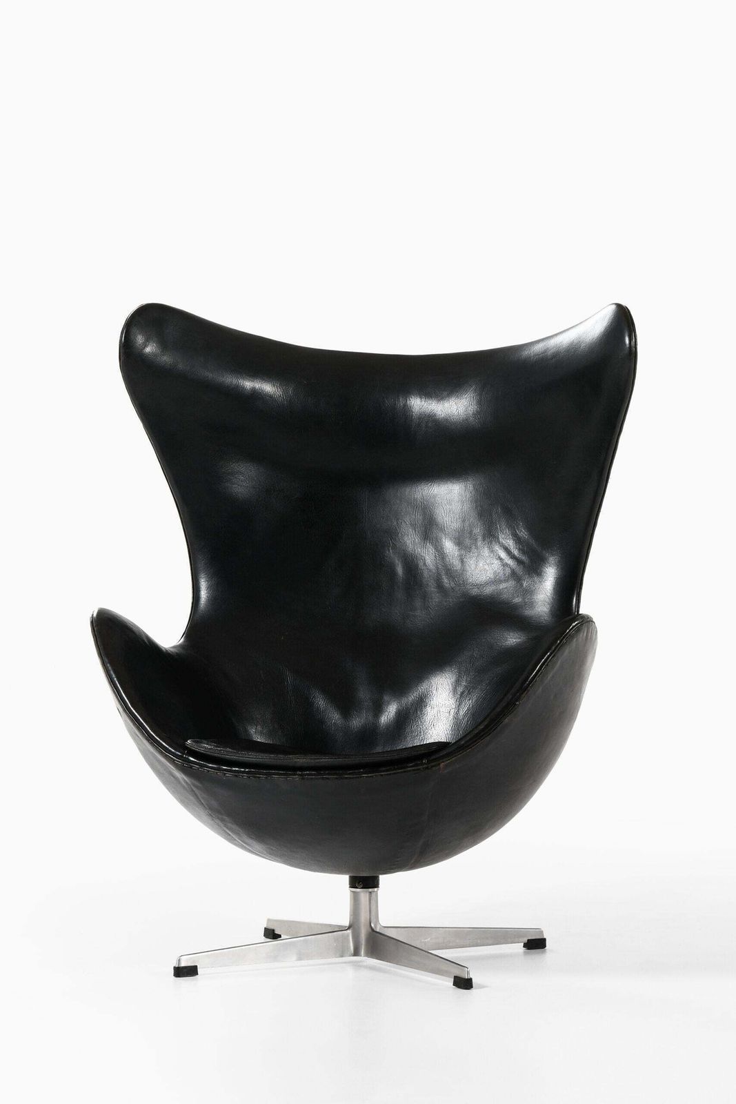 Arne Jacobsen Easy Chair Model 3316 / Egg Produced By Fritz Hansen photo for sale