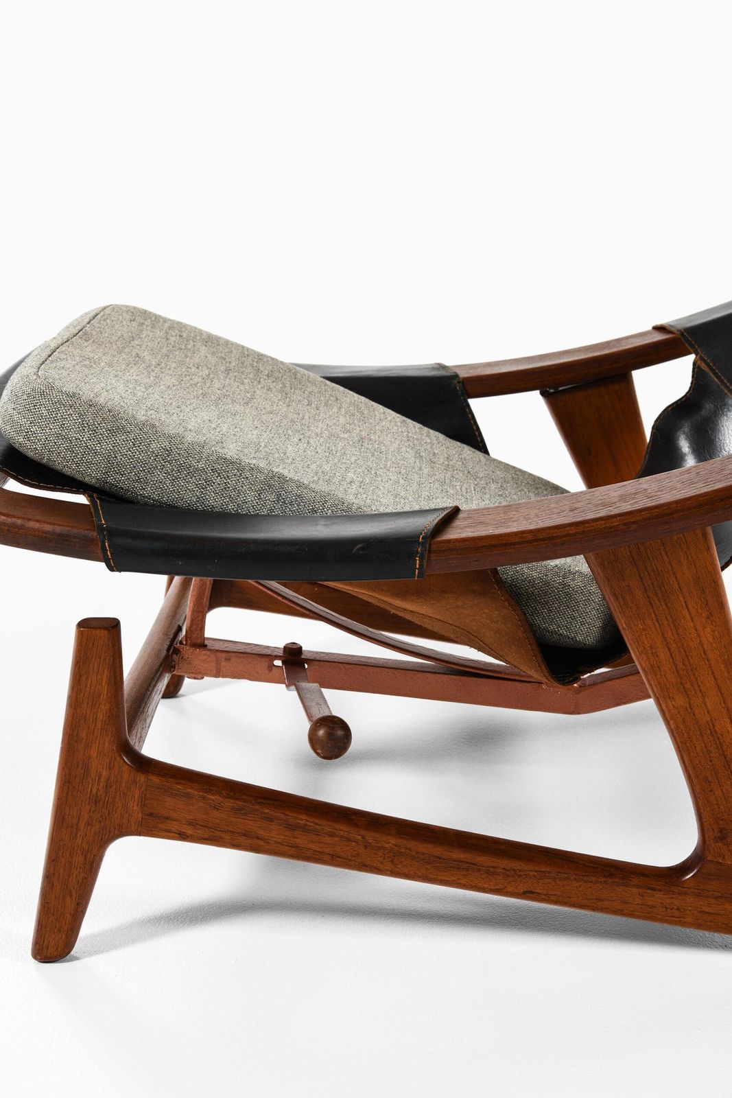 Arne Tidemand Ruud Lounge Chairs Model 'Holmenkollen' Produced By Norcraft photo vinterior