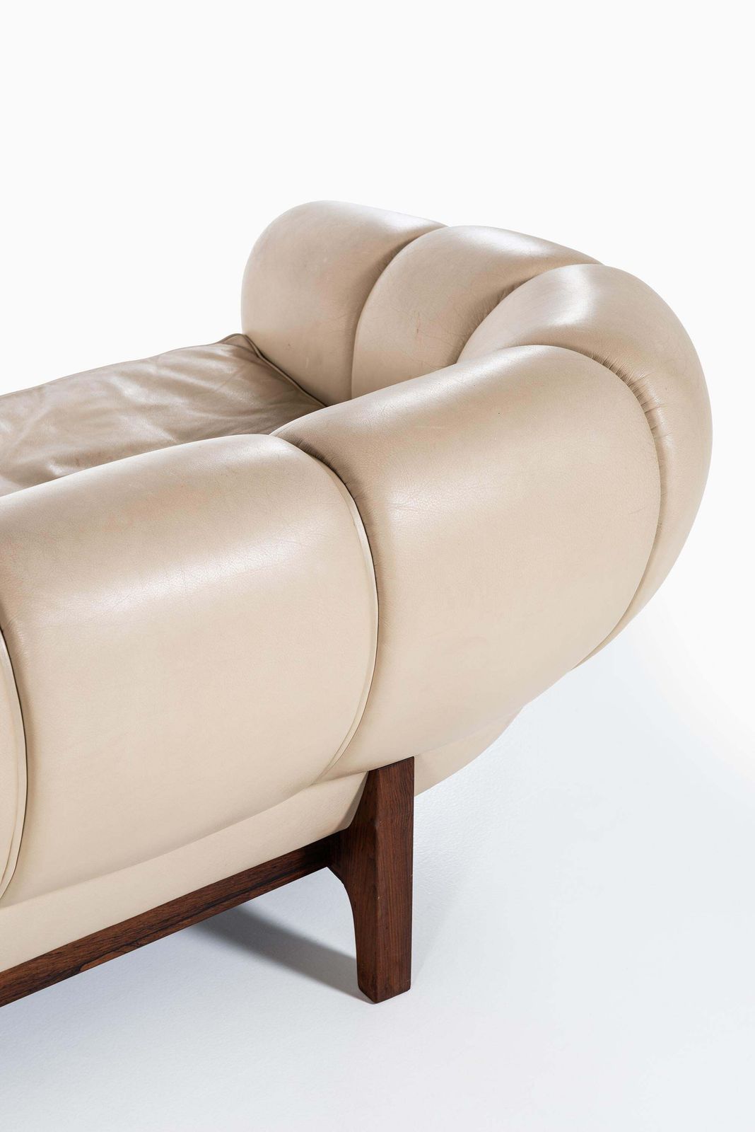 photo vinterior Illum Wikkelsø Sofa Model Croissant Produced By Holger Christiansen In Denmark