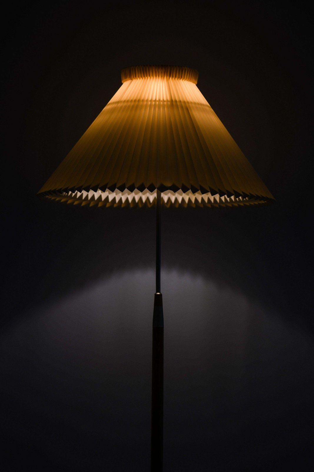 Tripod Floor Lamp In Rosewood And Steel Attributed To Jo Hammerborg, 1960's photo vinterior