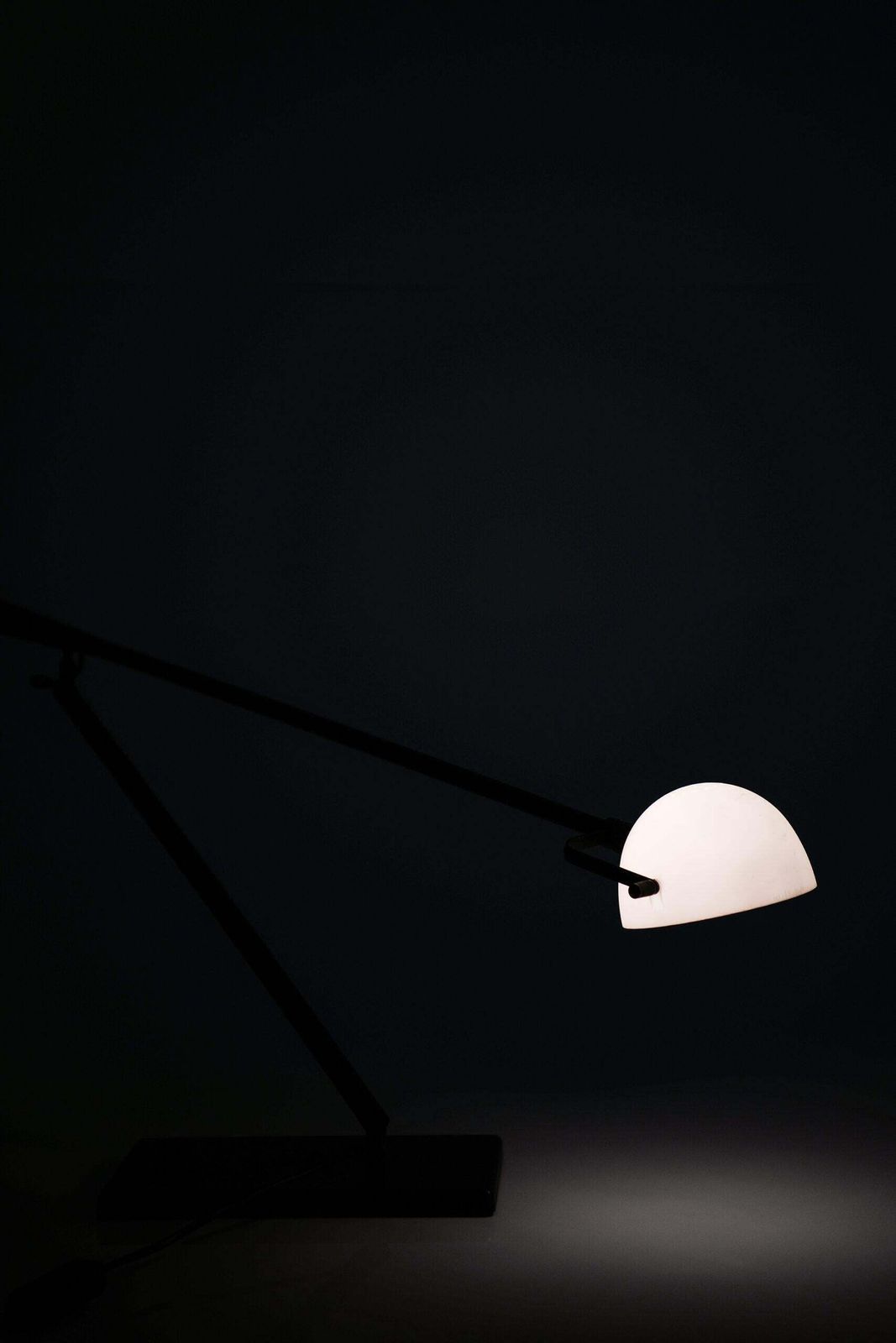 photo furniture Paolo Rizzatto & Gino Sarfatti Table Lamp Model 613 Produced By Arteluce