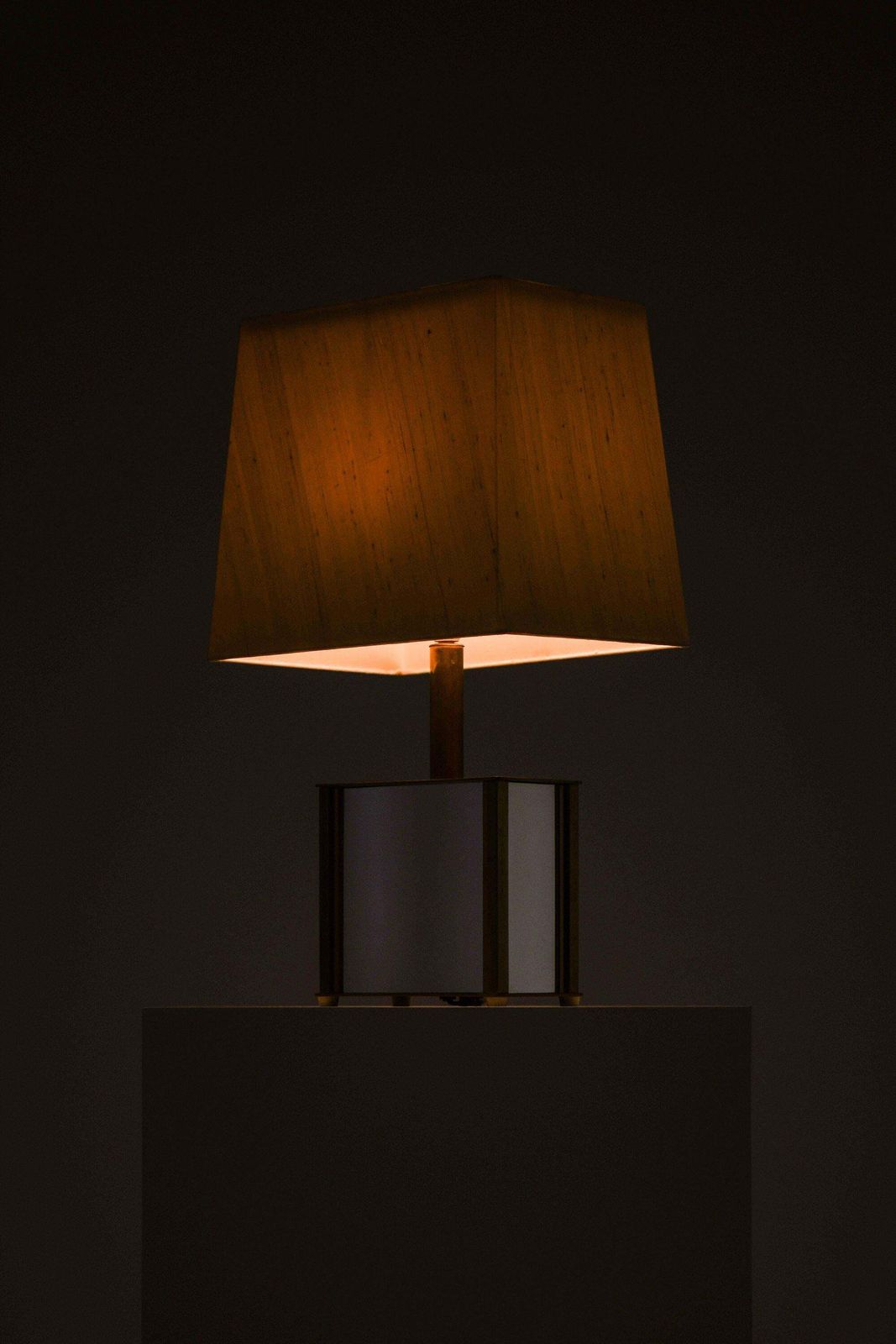 photo vinterior Pair Of Bergboms Table Lamps In Brass, Mirrored Glass And Silk Shades, 1970's