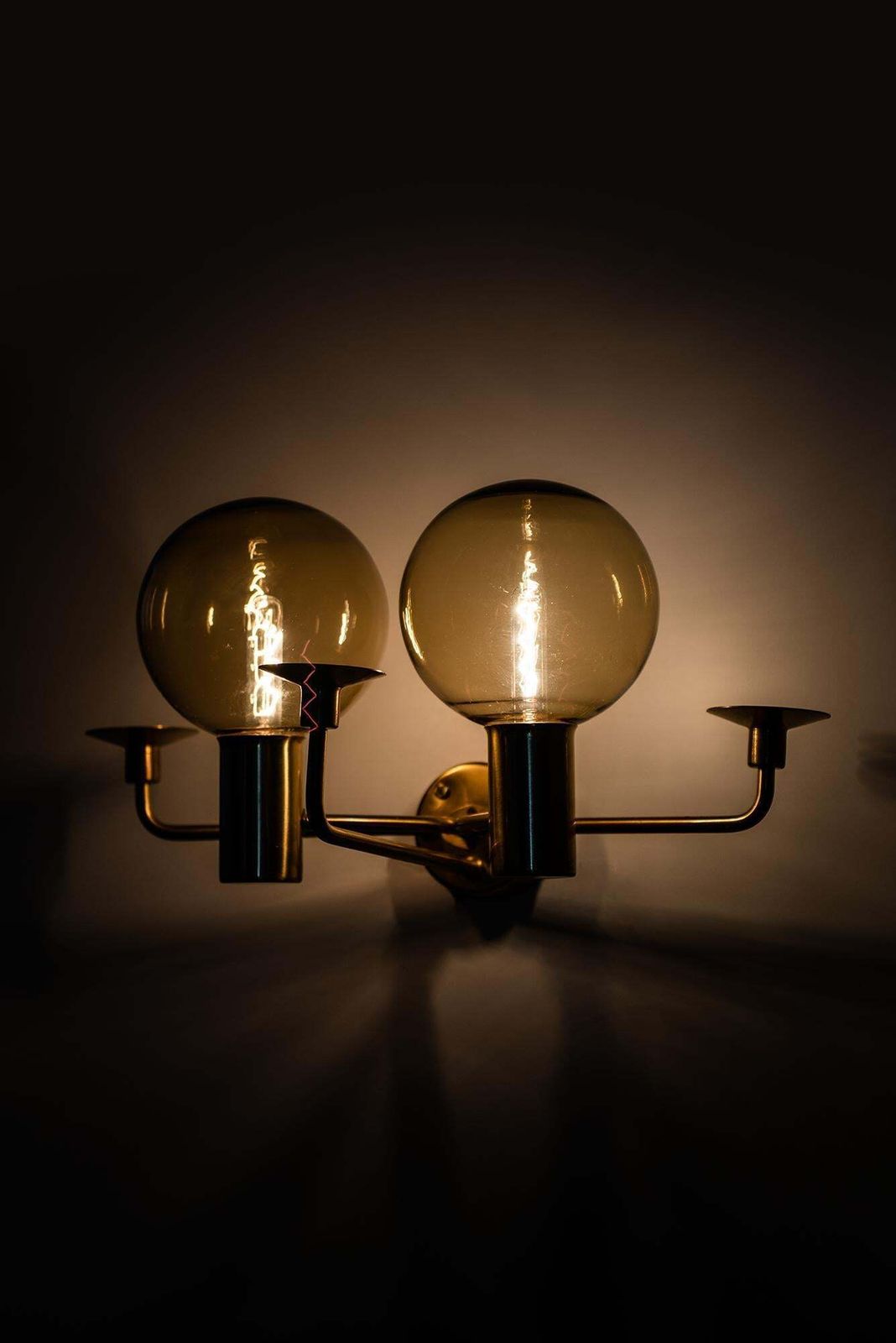Hans Agne Jakobsson Wall Lamps Model V 149/2 In Brass And Glass photo Lighting