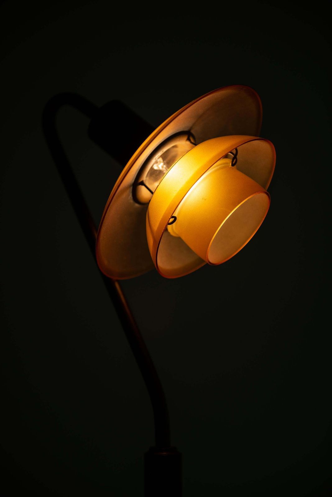 16562.0 Poul Henningsen Early Table Lamp Model Ph 2/2 'Vintergækken' By Louis Poulsen photo