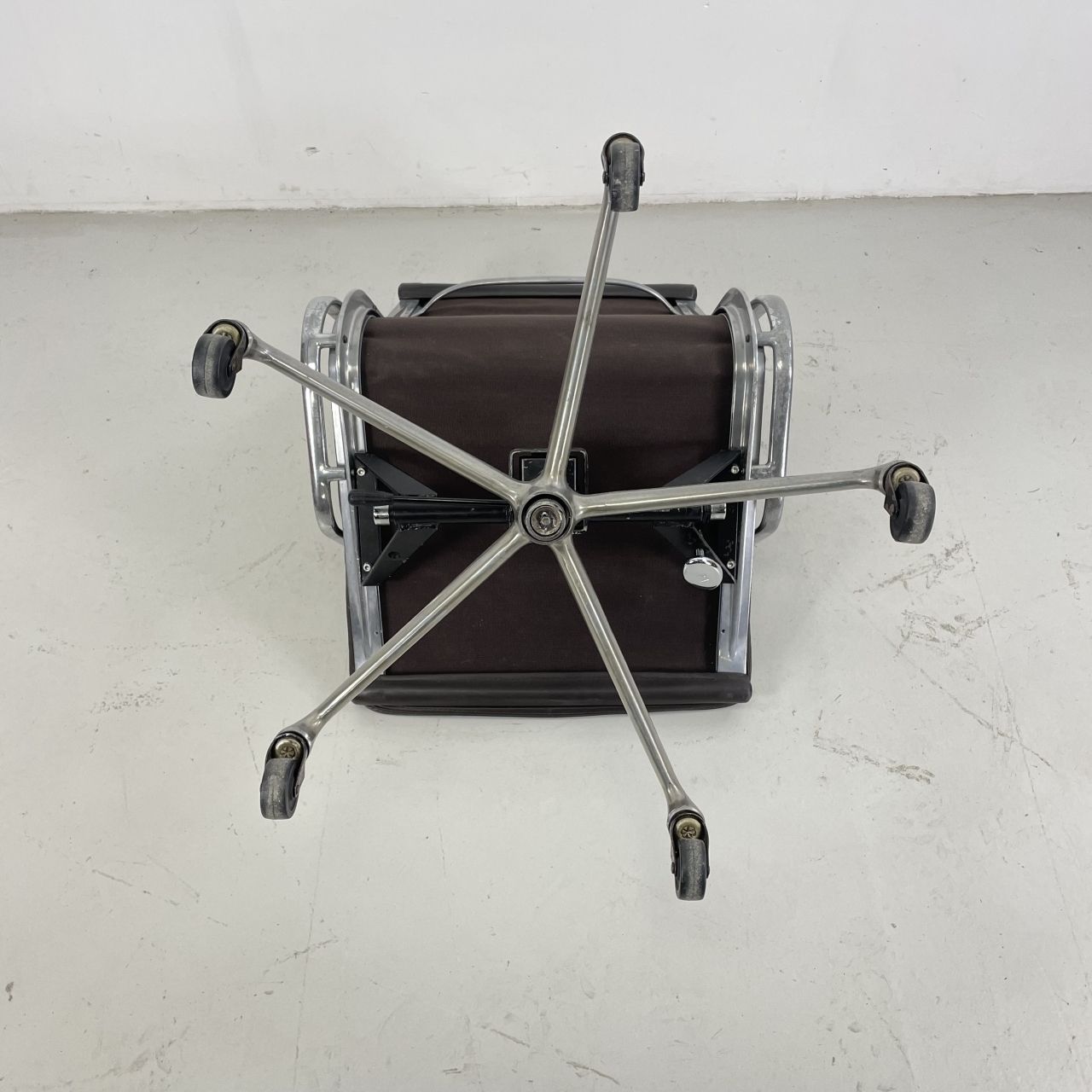 photo furniture Eames Herman Miller Dark Brown Leather Soft Pad Group