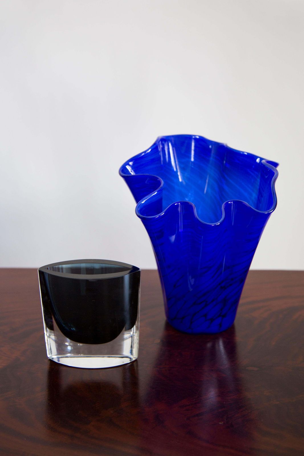 Mid Century Vintage Donkerblauwe Artistieke Glazen Vaas, Europa, Jaren 1970 photo for sale
