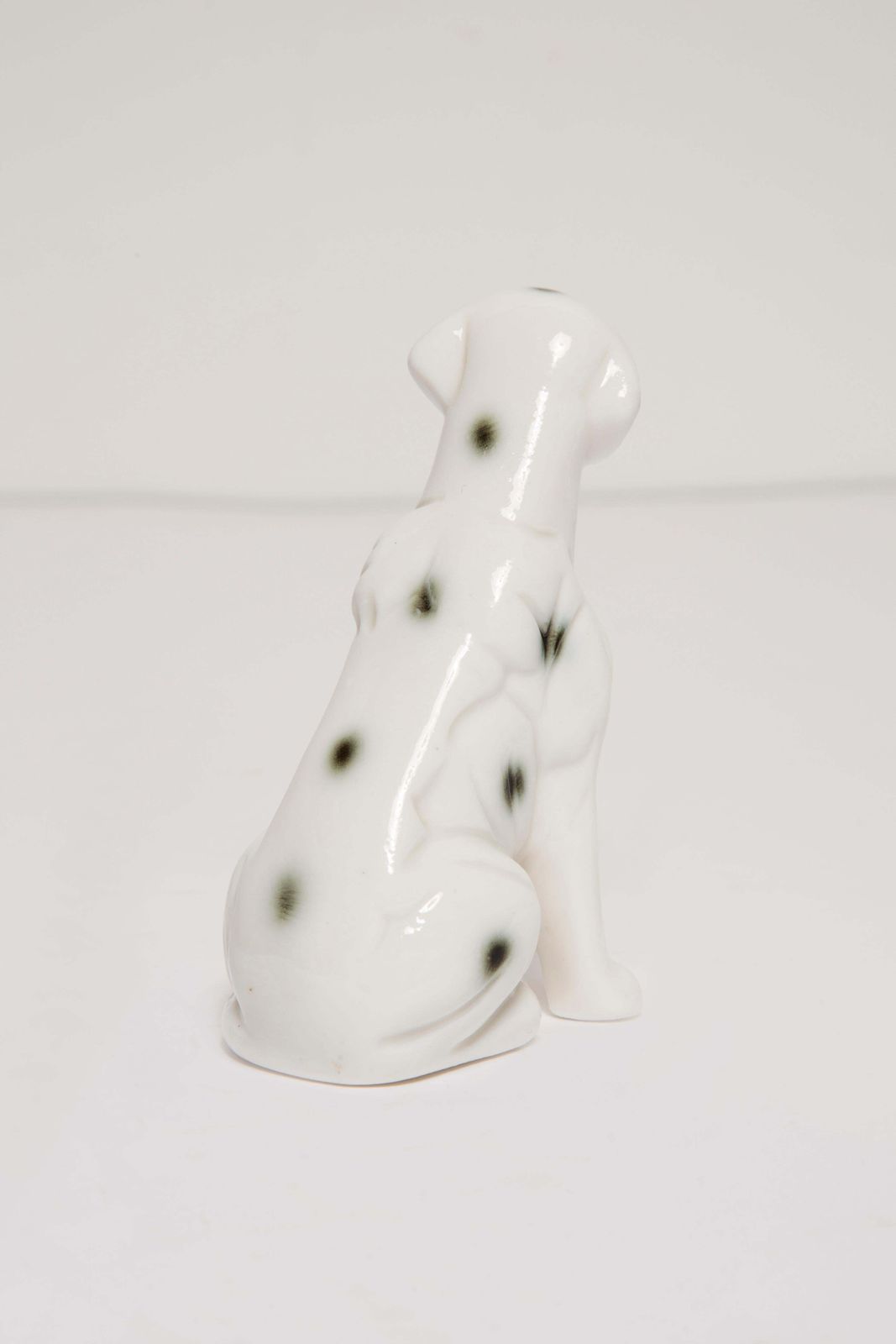 Miniatuur sculptuur van een witte Dalmatische hond, keramiek, Italië, jaren 1960 photo vintage