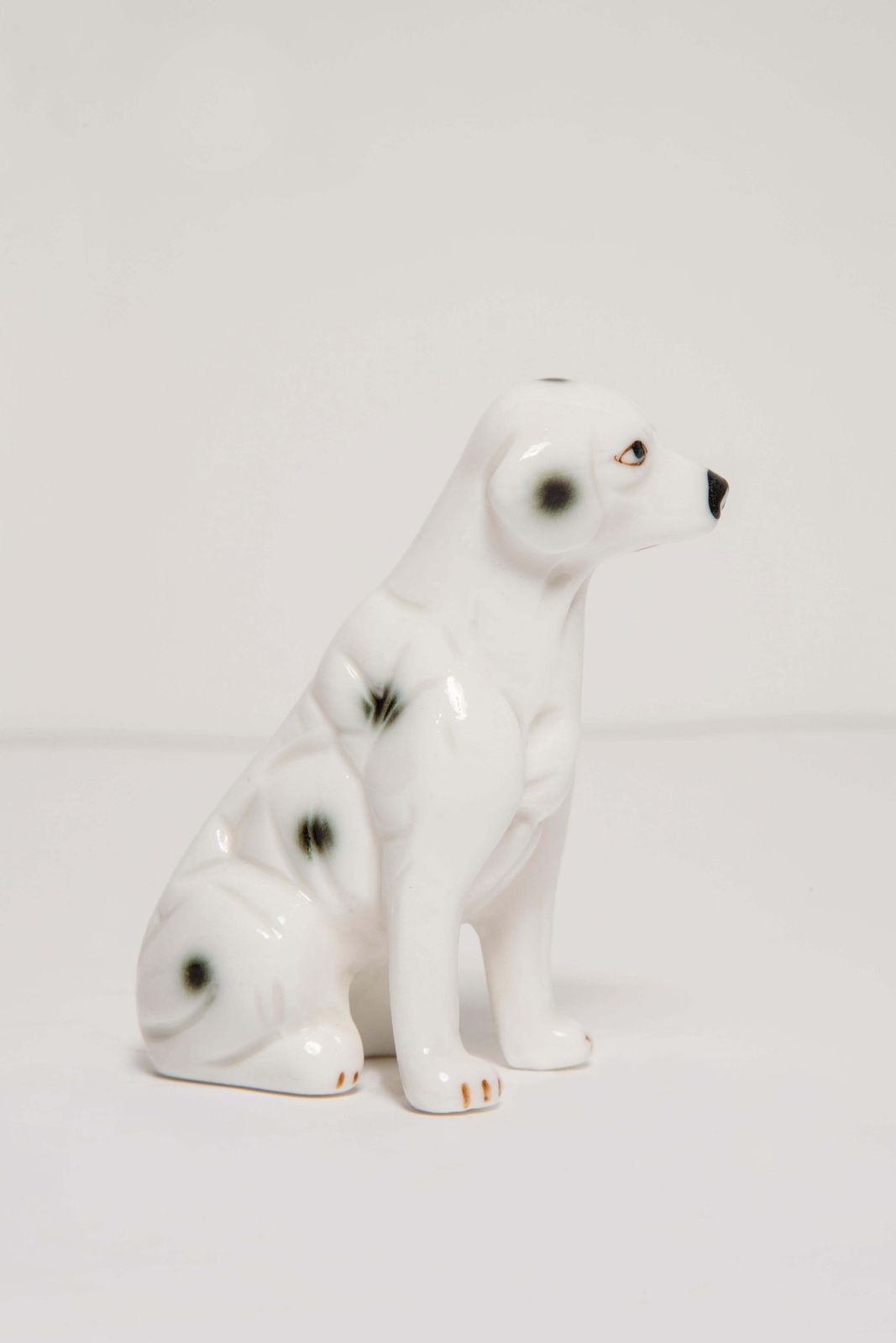 photo for sale Miniatuur sculptuur van een witte Dalmatische hond, keramiek, Italië, jaren 1960