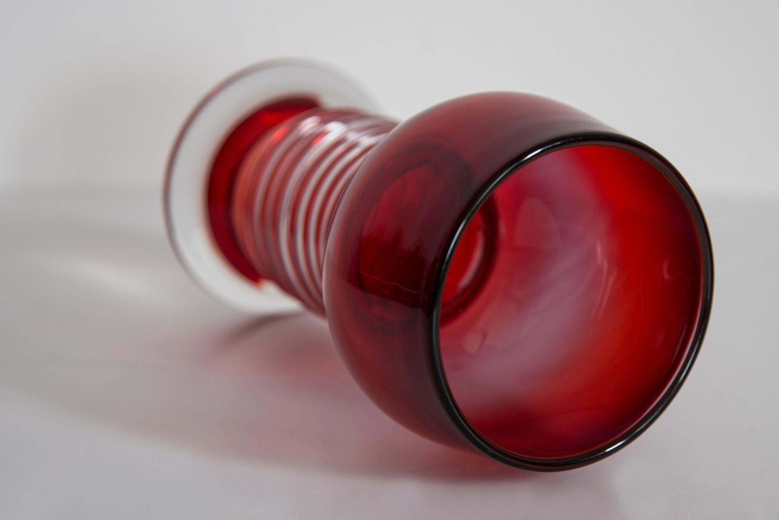 Mid Century Vintage Artistic Glass Red Vase, Tarnowiec, Sulczan, Europe, 1970s photo vintage