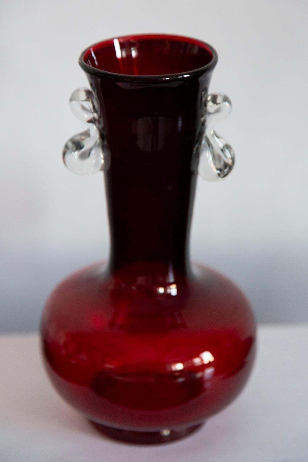 Woonaccessoires Mid Century Vintage Donkerrode Vaas, Europa, Jaren 1980 photo