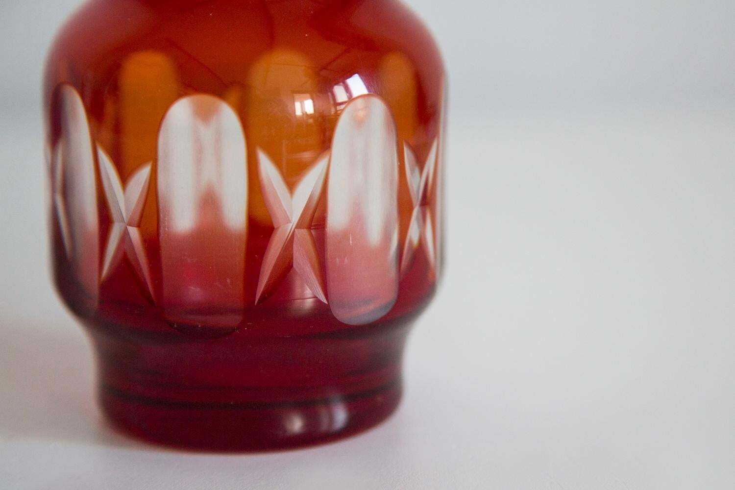 photo vinterior Mid Century Vintage Small Red Crystal Vase, 20th Century, Europe, 1960s