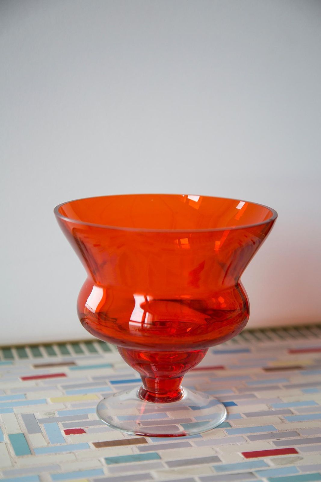 Mid Century Vintage Artistiek Glazen Oranje Vaas, Tarnowiec, Europa, Jaren 1970 photo furniture