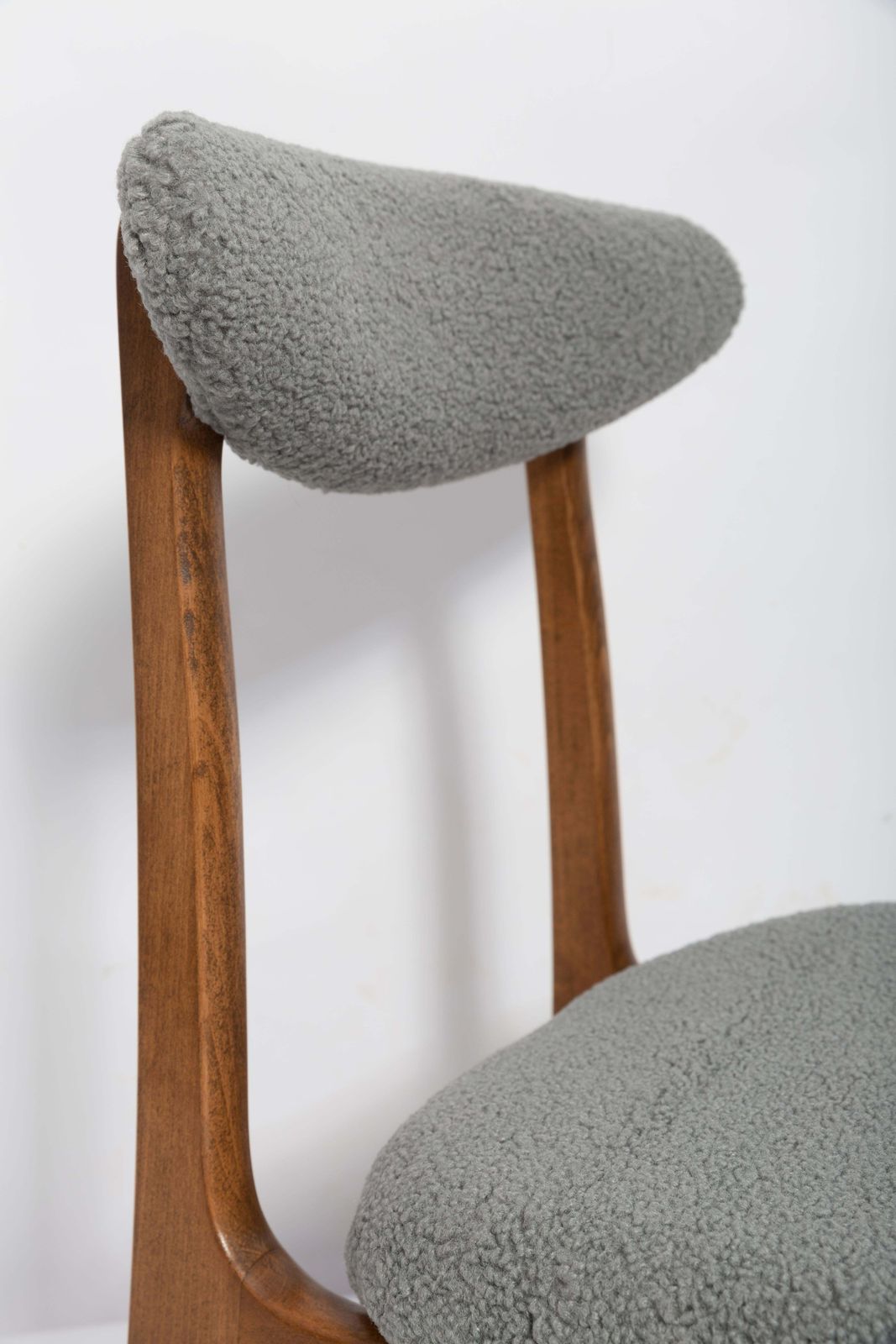Mid Century Grijze Bouclé Stoel Ontworpen Door Rajmund Halas, Polen, Jaren 1960 photo Meubels