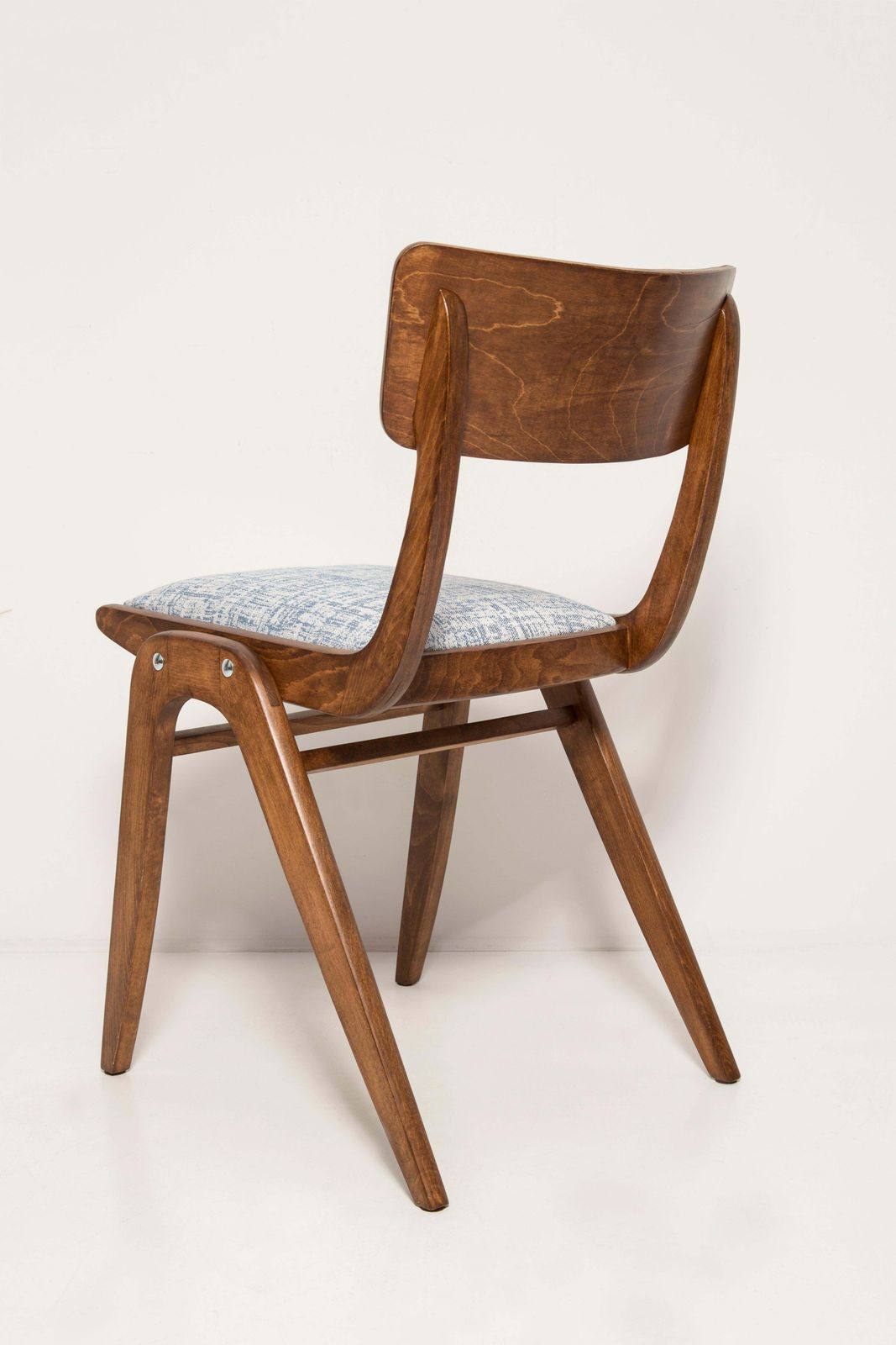 Meubels Mid Century Wit En Blauw Linnen Boomerang Stoel, Donker Hout, Polen, Jaren 1960 photo
