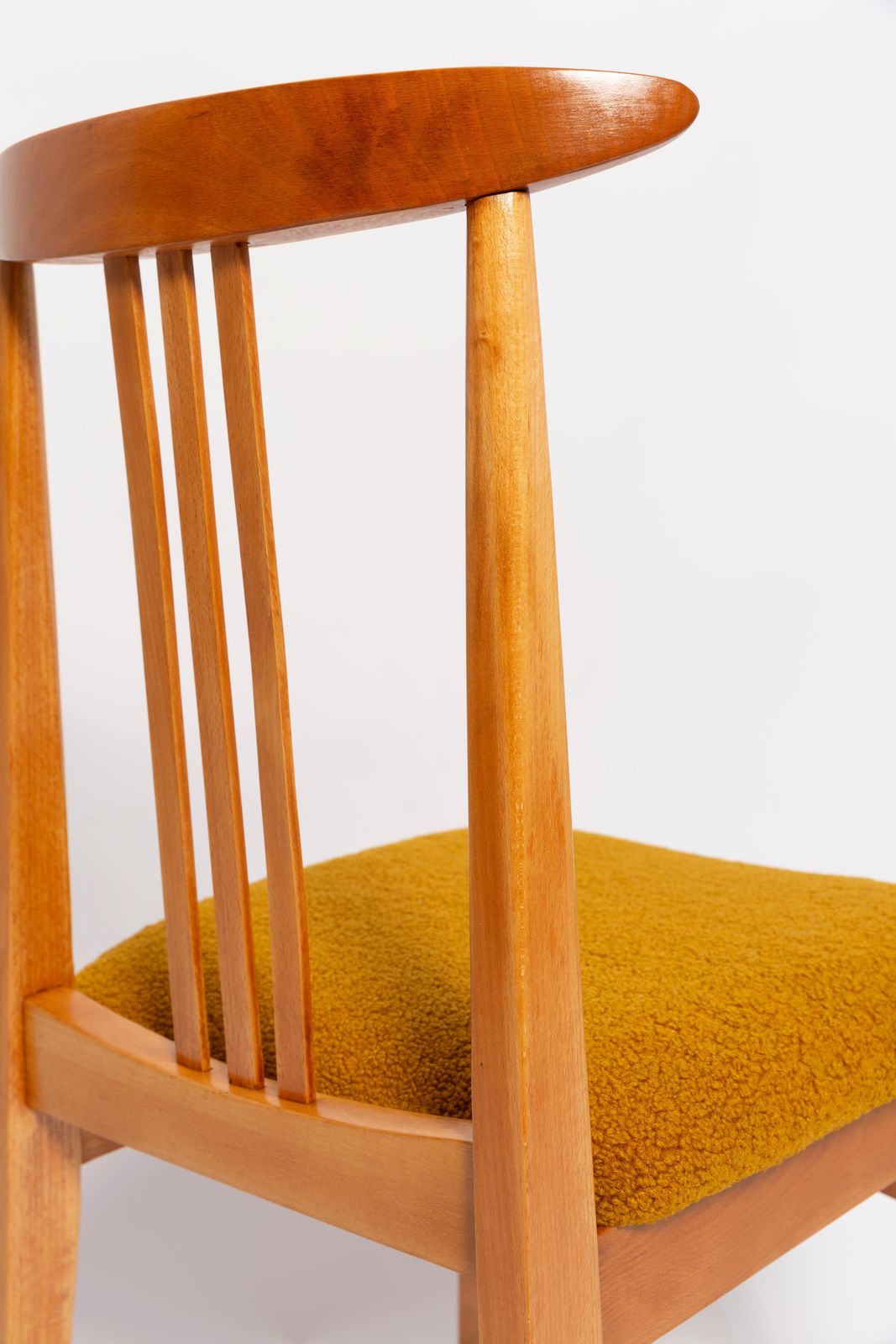Mid Century Okergele Bouclé Fauteuil, Licht Hout, M. Zielinski, Europa Jaren 1960 photo vinterior
