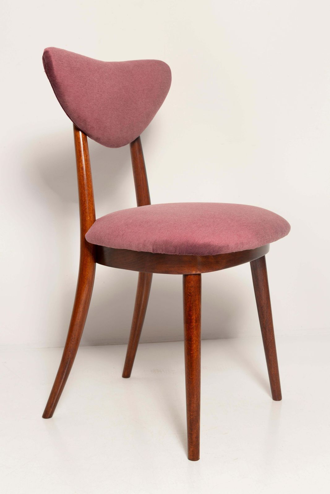 Mid Century Pruimviolet Fluwelen Hartvormige Stoel, Europa, Ca. Jaren 1960 photo buy