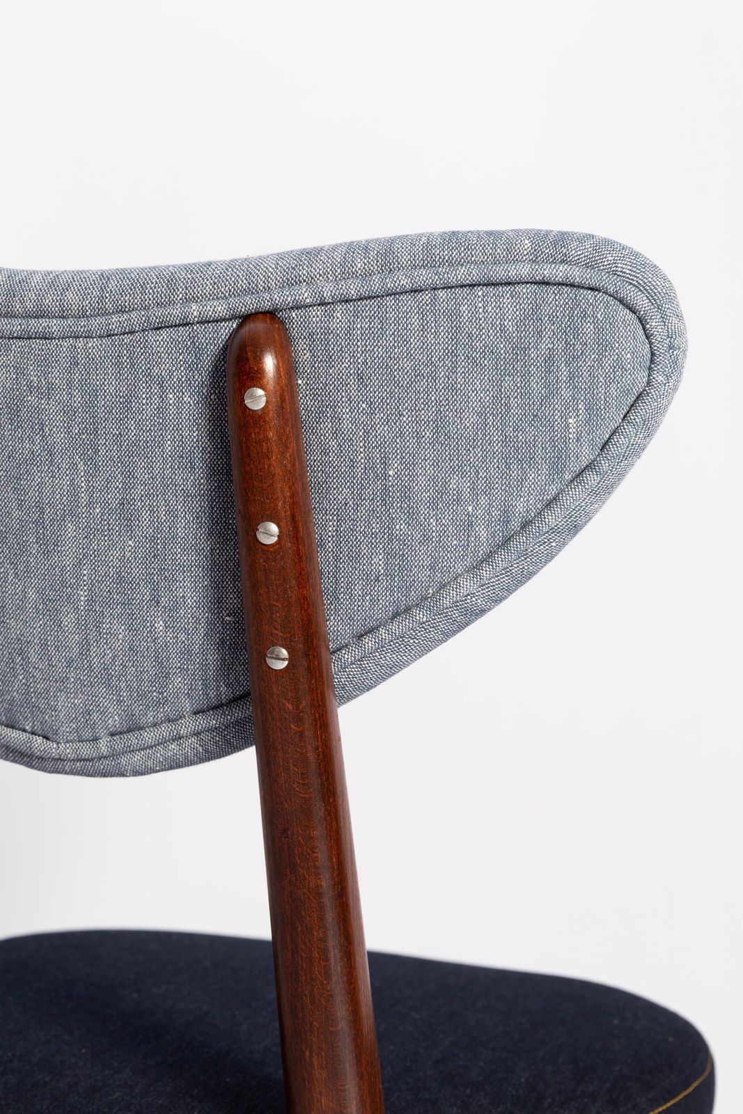photo furniture Mid Century Licht  En Donkerblauw Denim Hartjesmodel Fauteuil, Europa, Jaren 1960