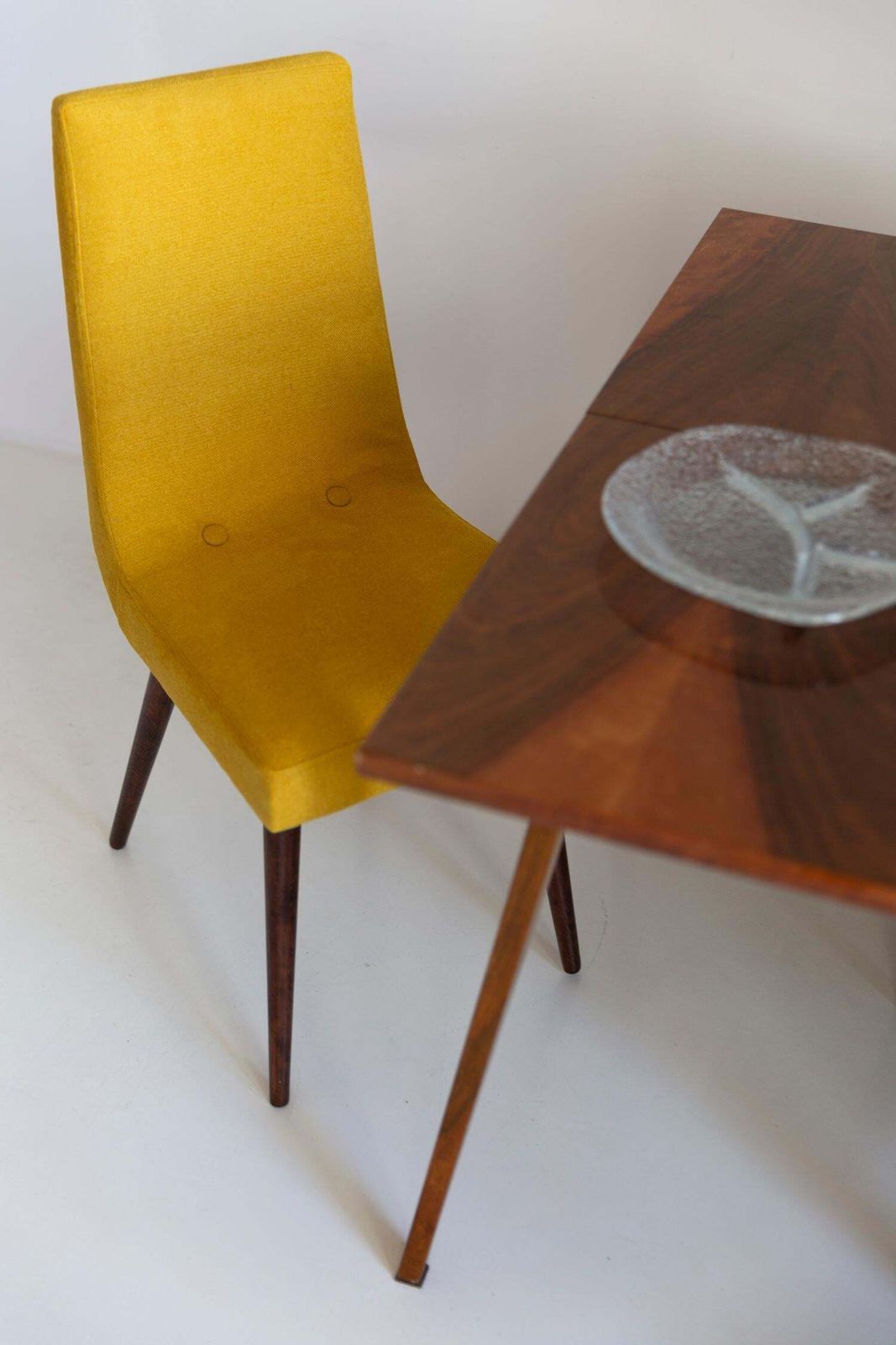 Mid Century Mosterdgele Wollen Stoel, Rajmund Halas, Europa, Jaren 1960 photo furniture