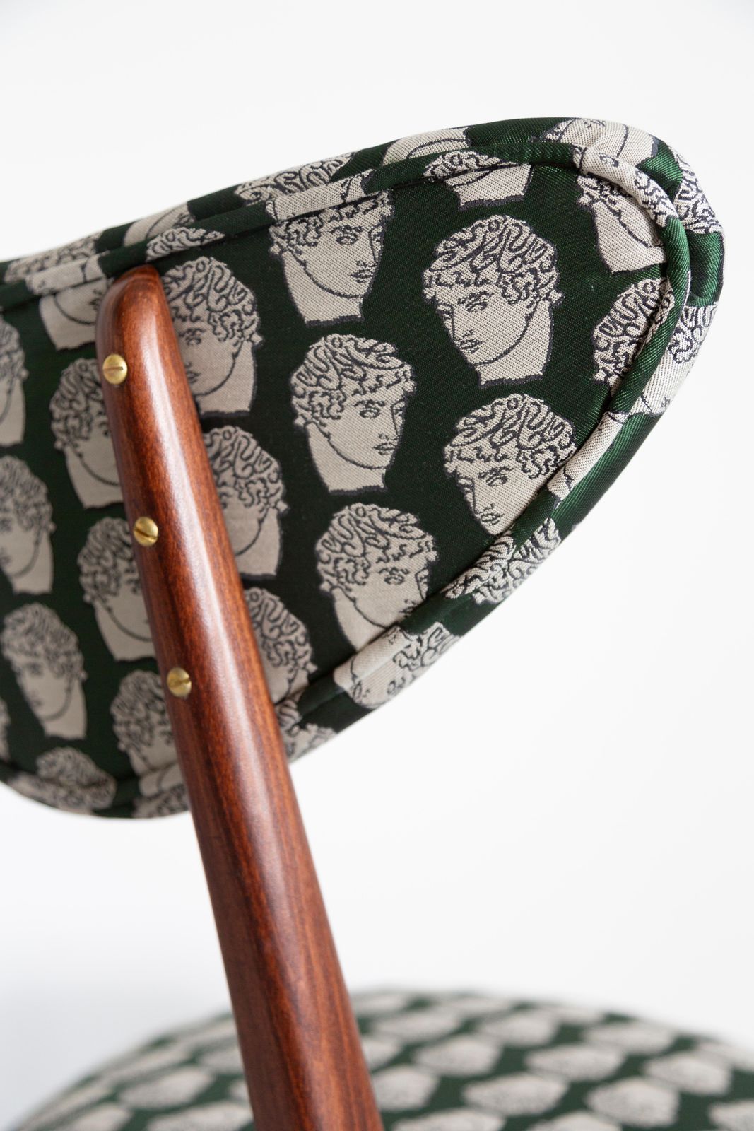 Mid Century David Print Emerald Satin, Walnoothouten Hartenstoel, Europa, Ca. Jaren 1960 photo buy