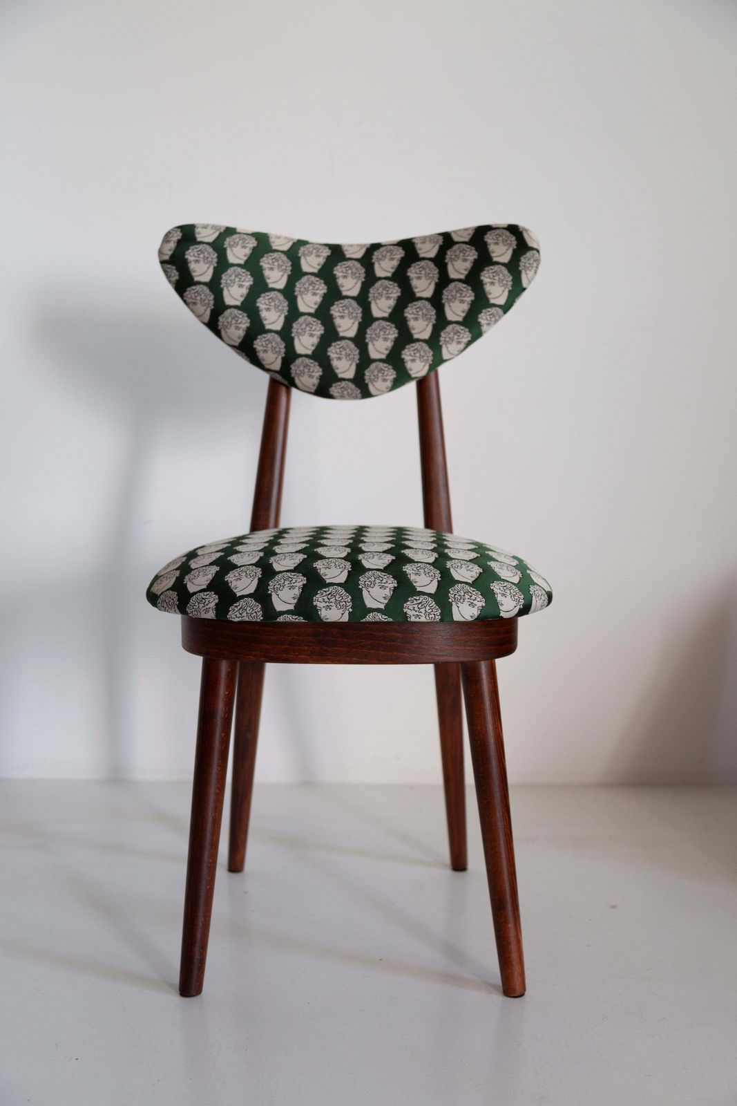 Meubels Mid Century David Print Emerald Satin, Walnoothouten Hartenstoel, Europa, Ca. Jaren 1960 photo