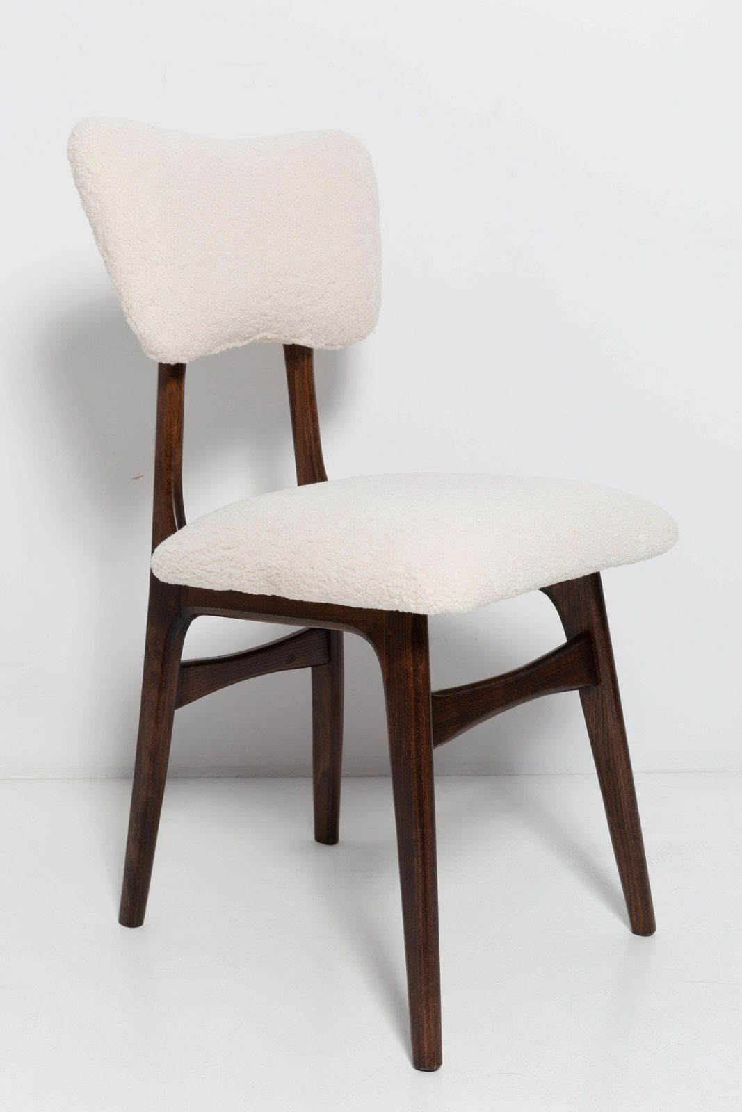 20e Eeuwse Lichtcrème Bouclé Fauteuil In Walnootkleur, Europa, 1960. photo for sale