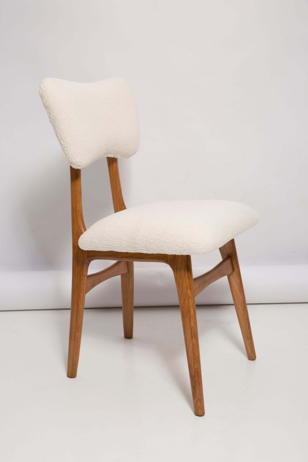 20th Century Light Crème Boucle Oak Wood Butterfly Chair, Europe, 1960 photo furniture
