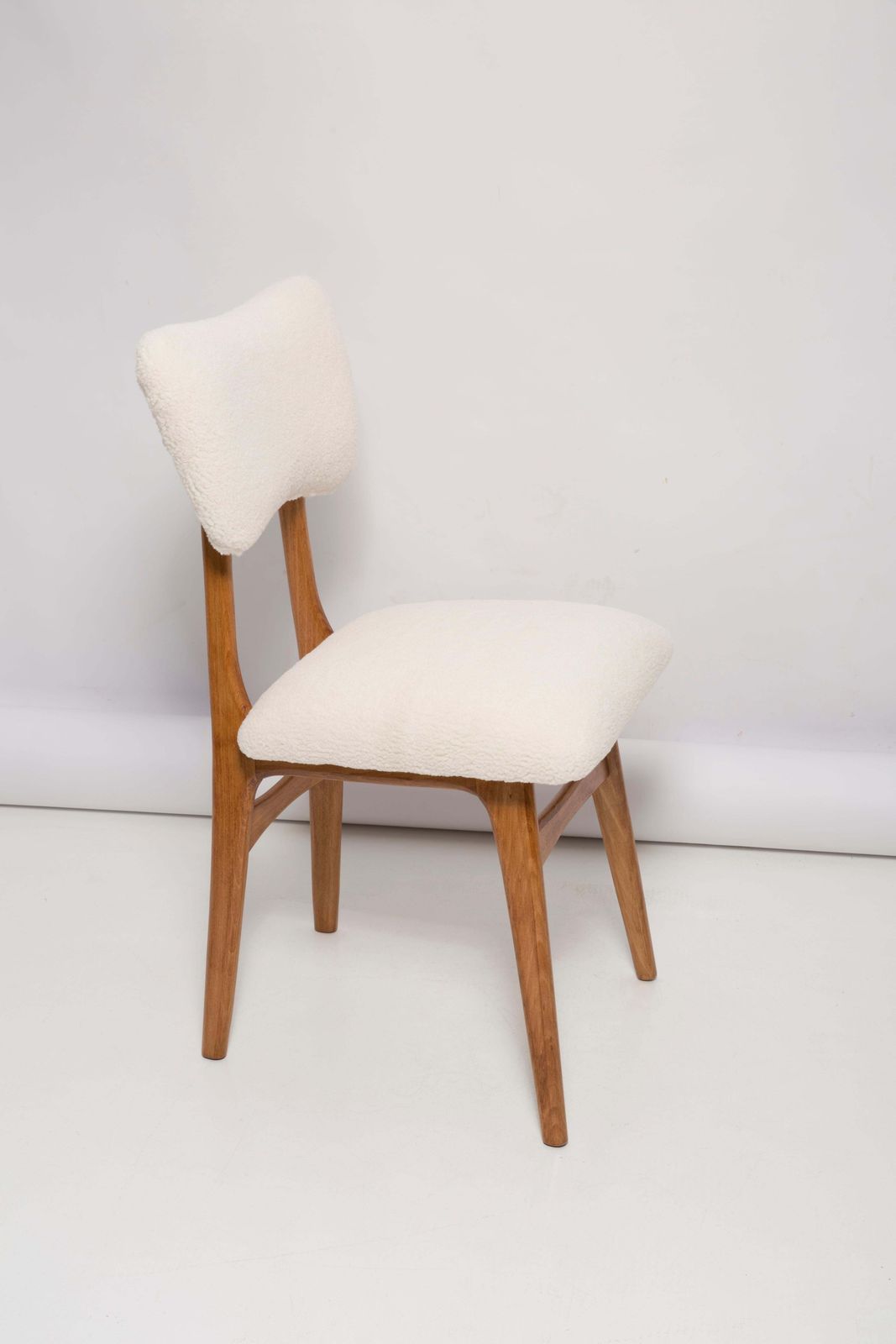 20th Century Light Crème Boucle Oak Wood Butterfly Chair, Europe, 1960 photo Furniture
