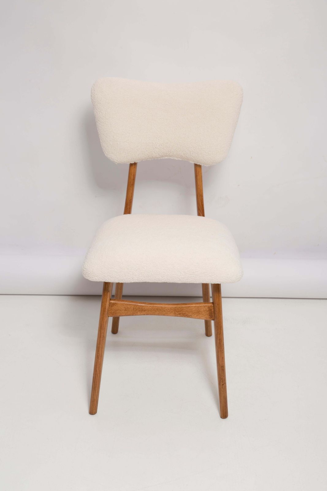 20th Century Light Crème Boucle Oak Wood Butterfly Chair, Europe, 1960 photo vinterior