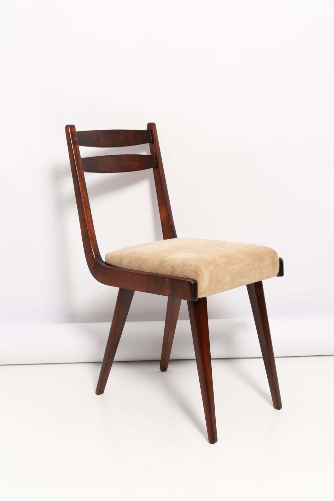 Mid Century Gazelle II Fauteuil, Beige Velours, Walnoothout, Europa, Jaren 1960 photo for sale