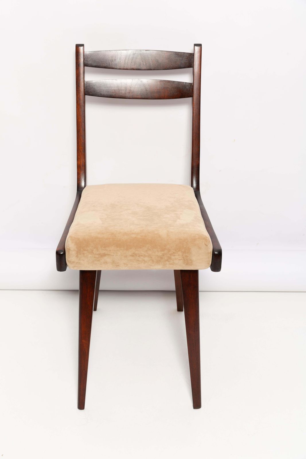 Mid Century Gazelle II Fauteuil, Beige Velours, Walnoothout, Europa, Jaren 1960 photo vintage