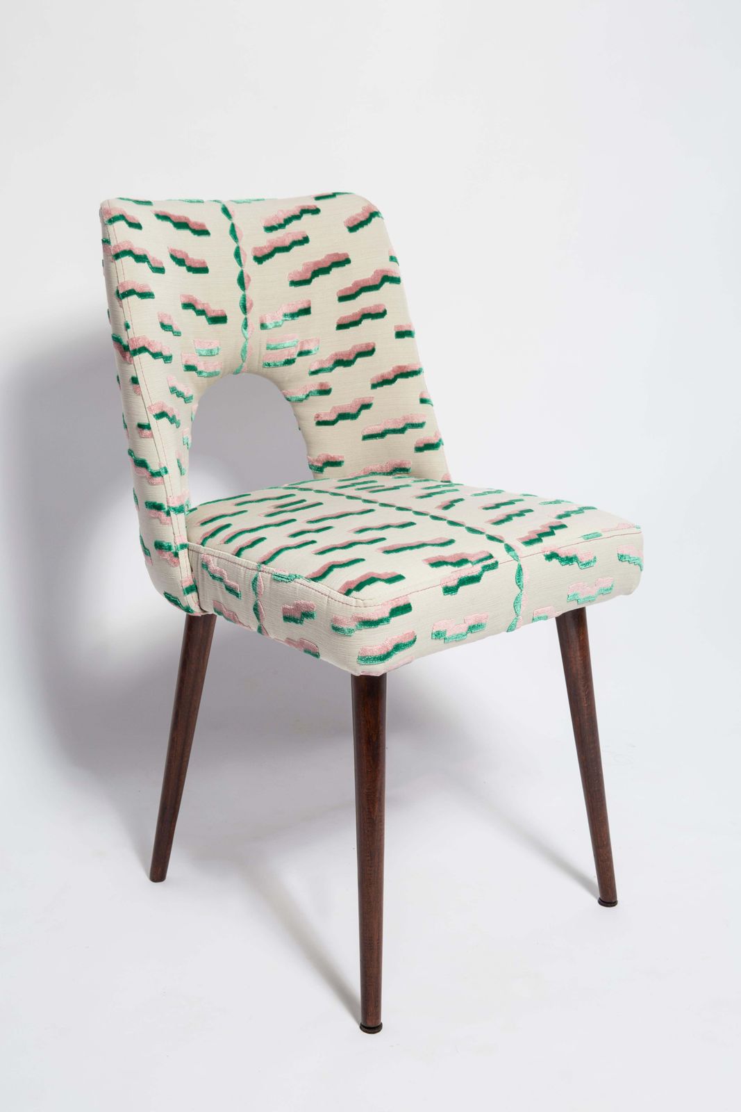 Mid Century Roze En Groene Jacquardfluwelen Stoel Met Schelpvormige Rugleuning, Tiger Beat, Europa, Jaren 1960 photo furniture