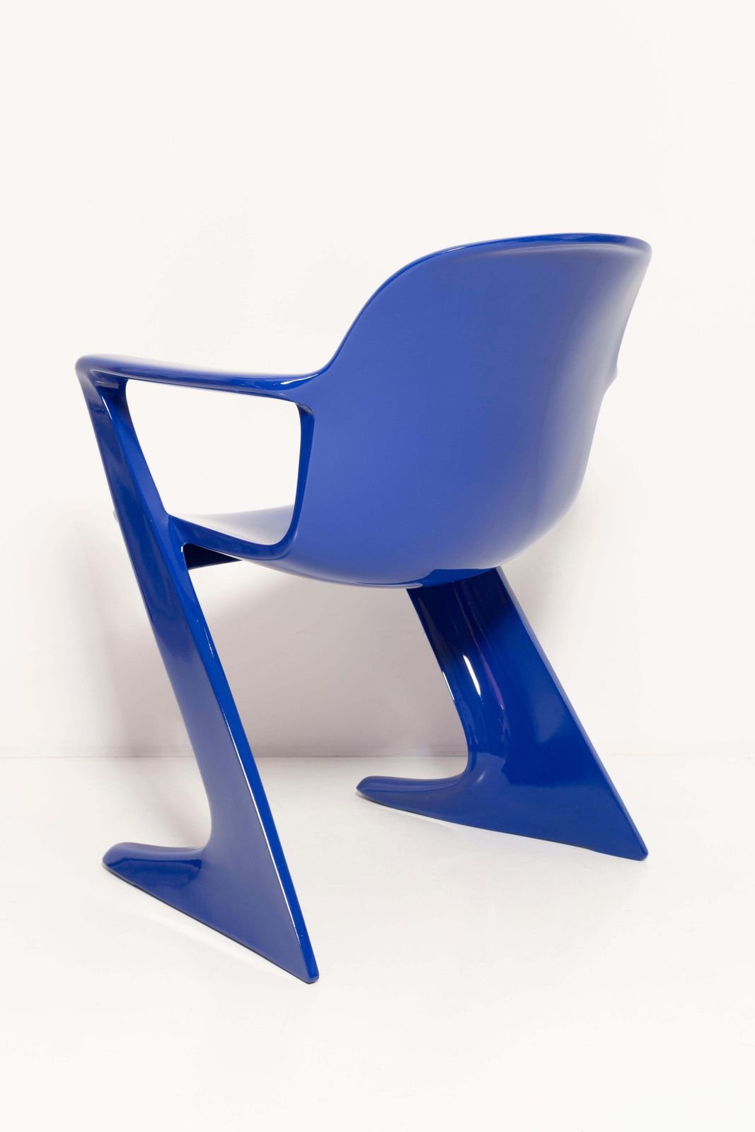 photo furniture Ultramarijnblauwe Kangaroo Chair, Ontworpen Door Ernst Moeckl, Duitsland, 1968