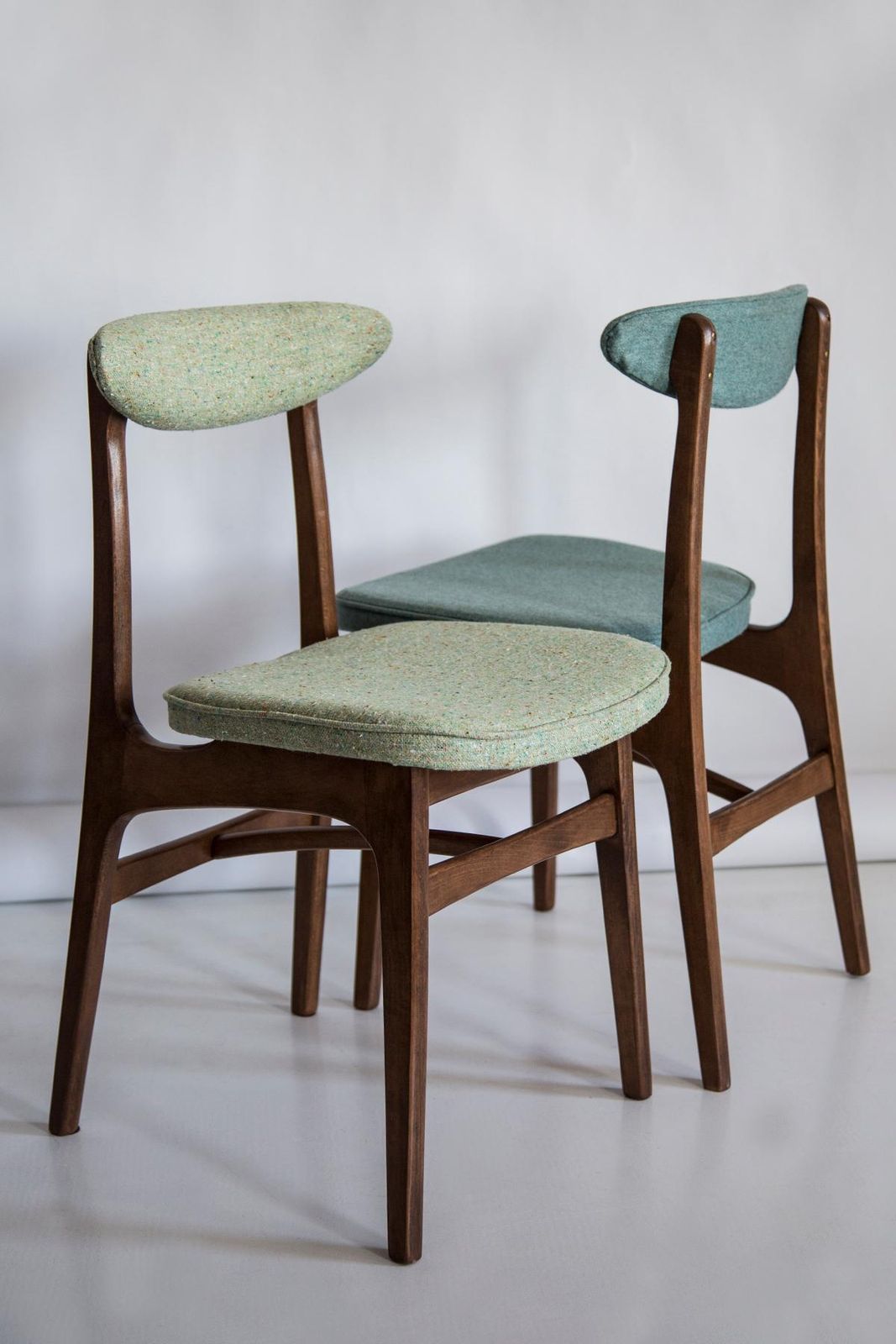 photo furniture Paar Mid Century Stoelen, Groen Wol, Halas, Polen, Jaren 1960