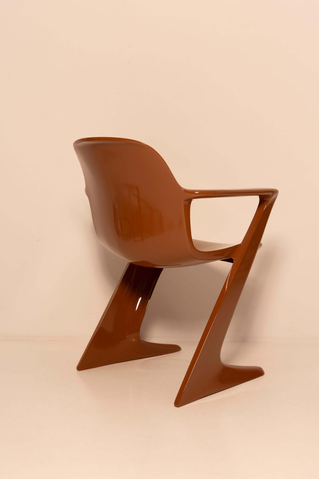 Mid Century Mocha Mousse Pantone Kangaroo Chair, Door Ernst Moeckl, Duitsland, 1968 photo vintage