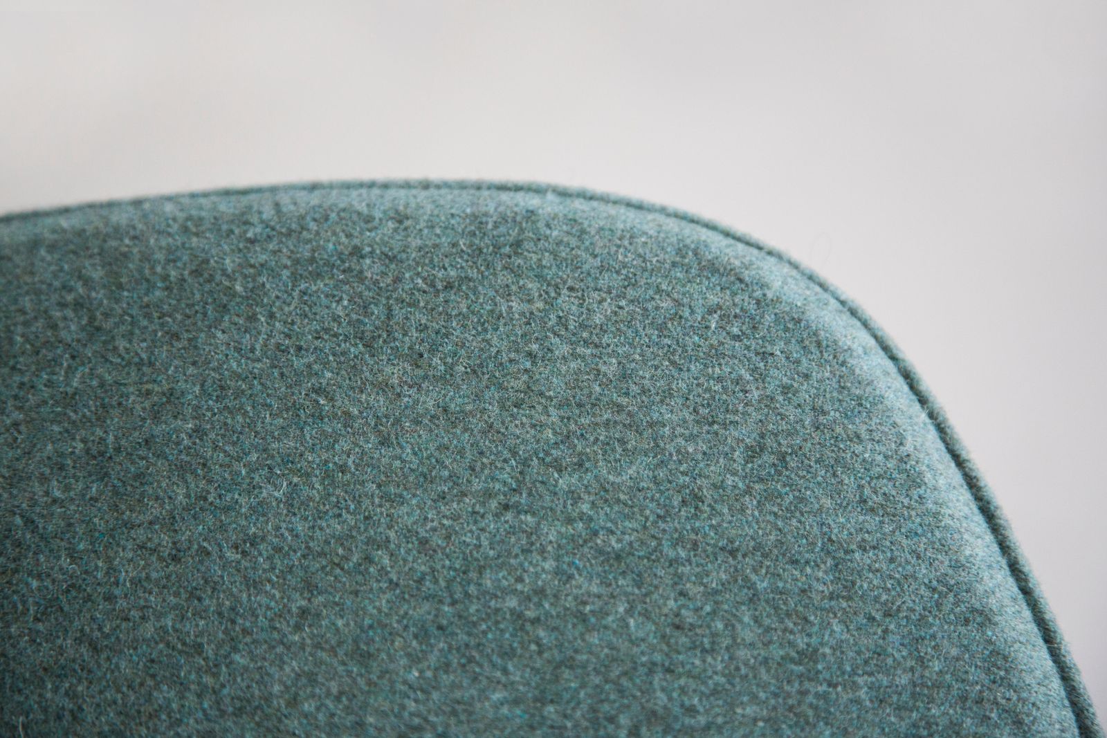 1446.0 Paar Mid Century Stoelen, Groen Wol, Halas, Polen, Jaren 1960 photo