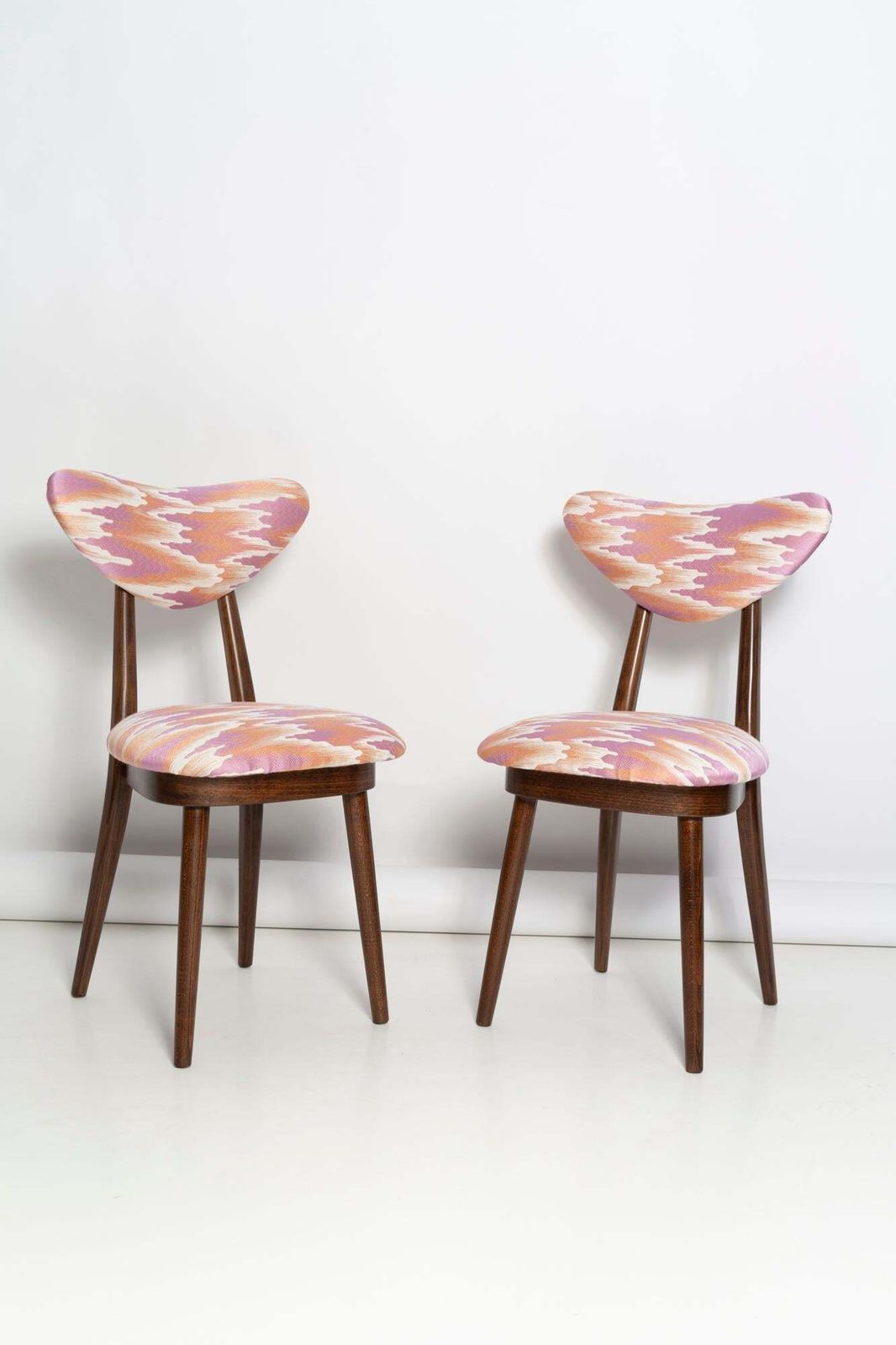 photo furniture Set Of Two Midcentury Heart Chairs, Pink Fandango Jacquar, Dedar, Europe, 1960s