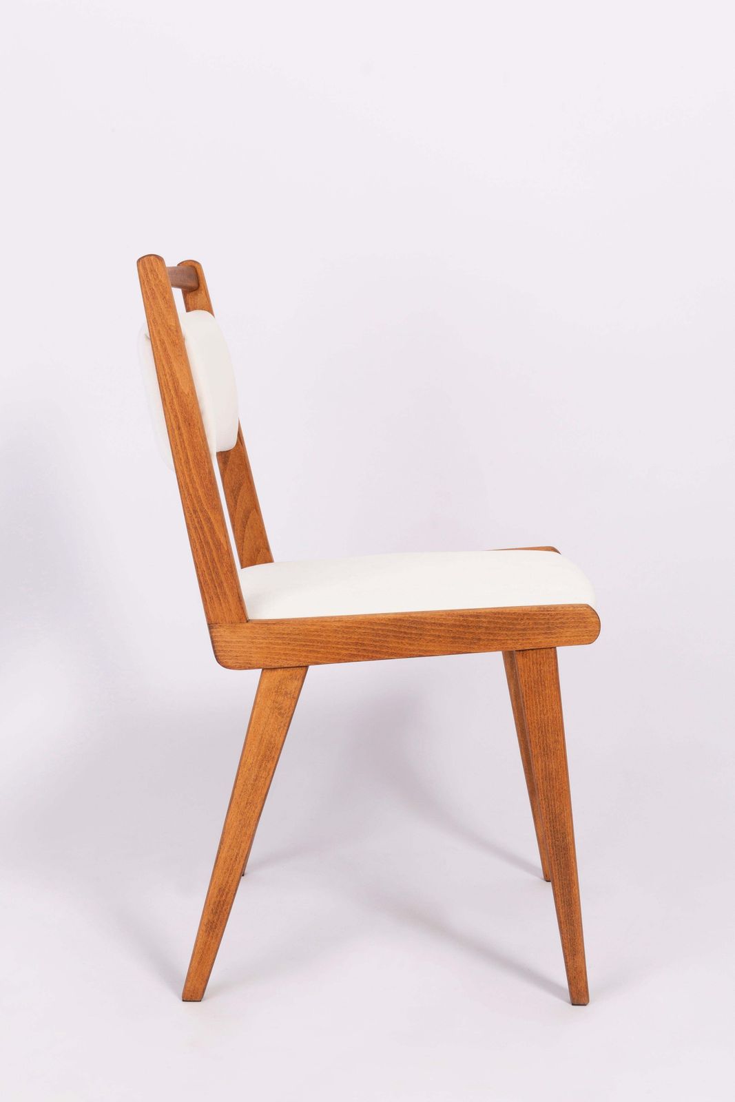 photo furniture Set Van Drie 20e Eeuwse Fluwelen Stoelen In Blauw, Wit En Rood – Polen, Ca. Jaren 1960